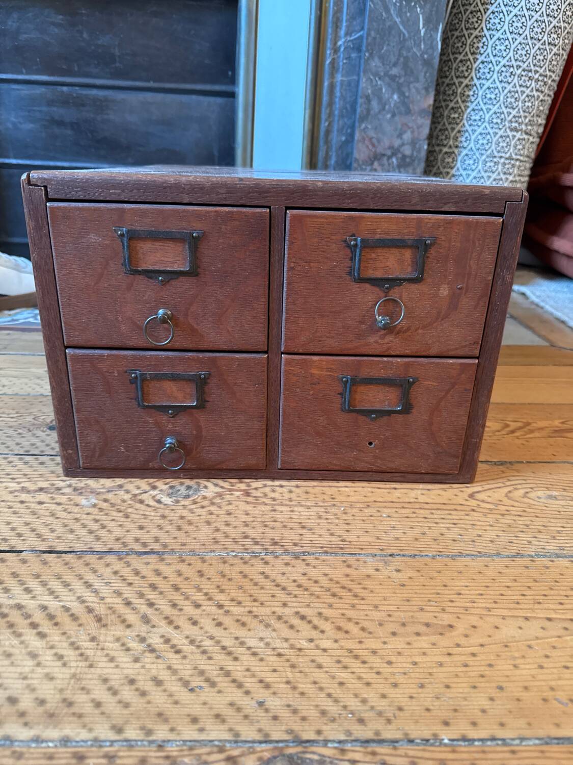 Small 4-drawer cabinet