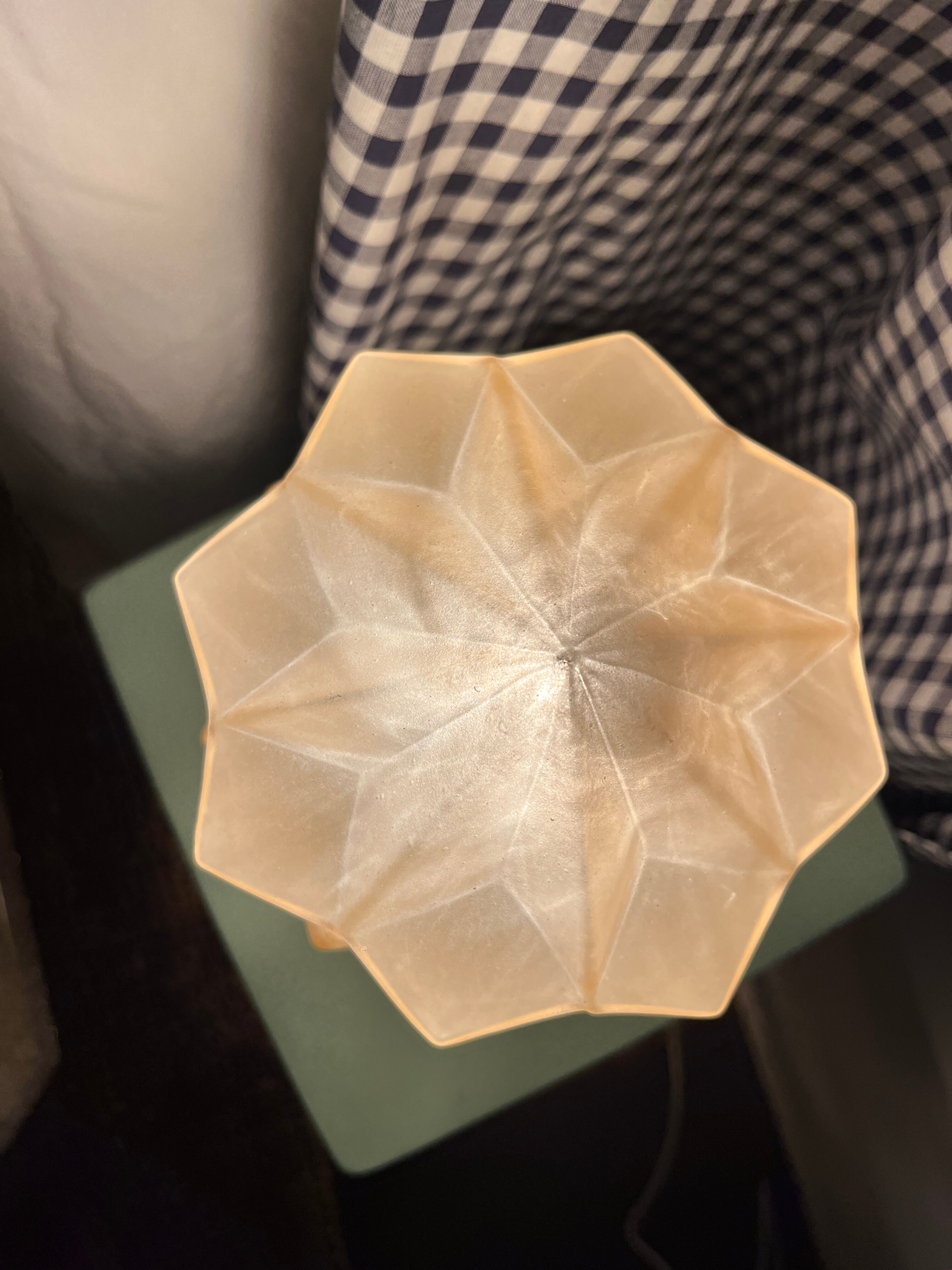 Pink star table lamp