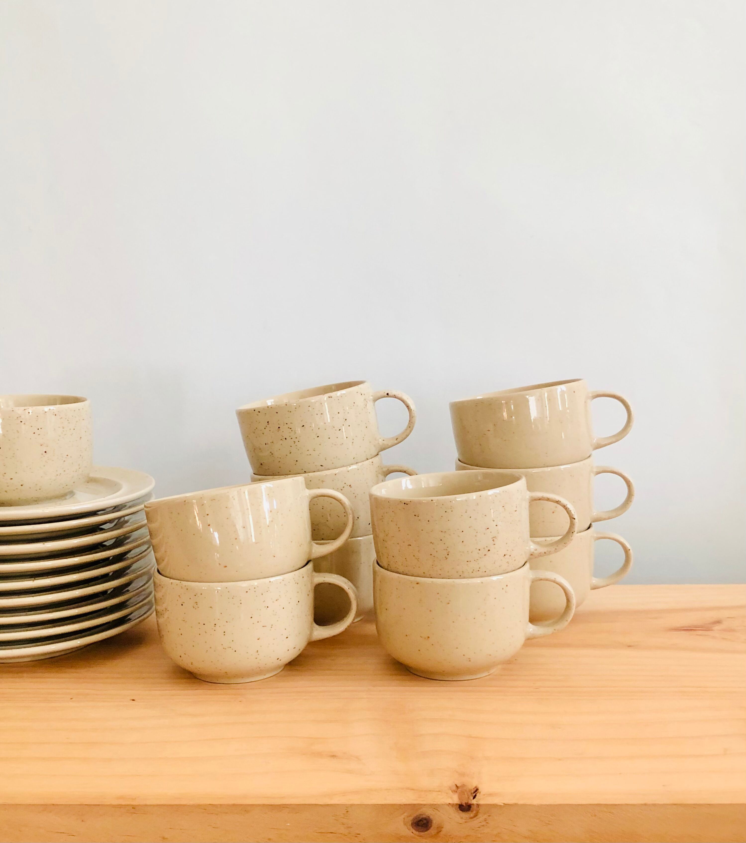 Ensemble de 11 tasses à café en grès moucheté