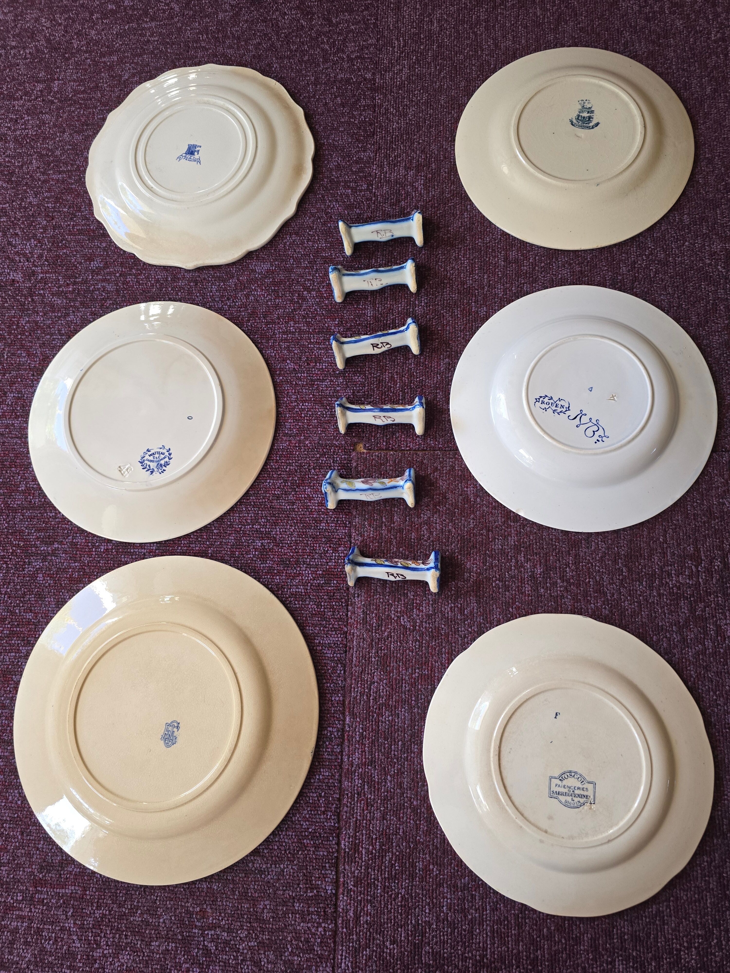 Lot 6 assiettes anciennes plates faïence dépareillées ton bleu vif et