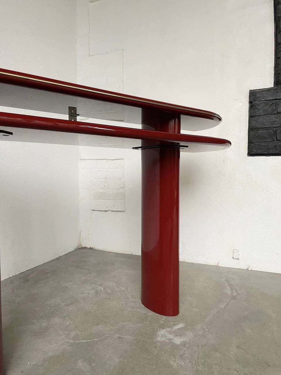 Red lacquered console and its mirror from the 80s