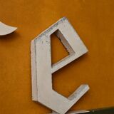 Lettres anciennes enseigne zinc industrielle