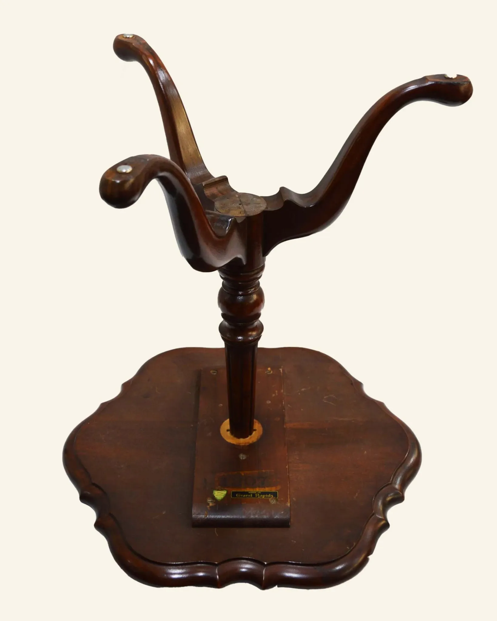 American gueridon Grand Rapids (Michigan), tripod base, 20th century