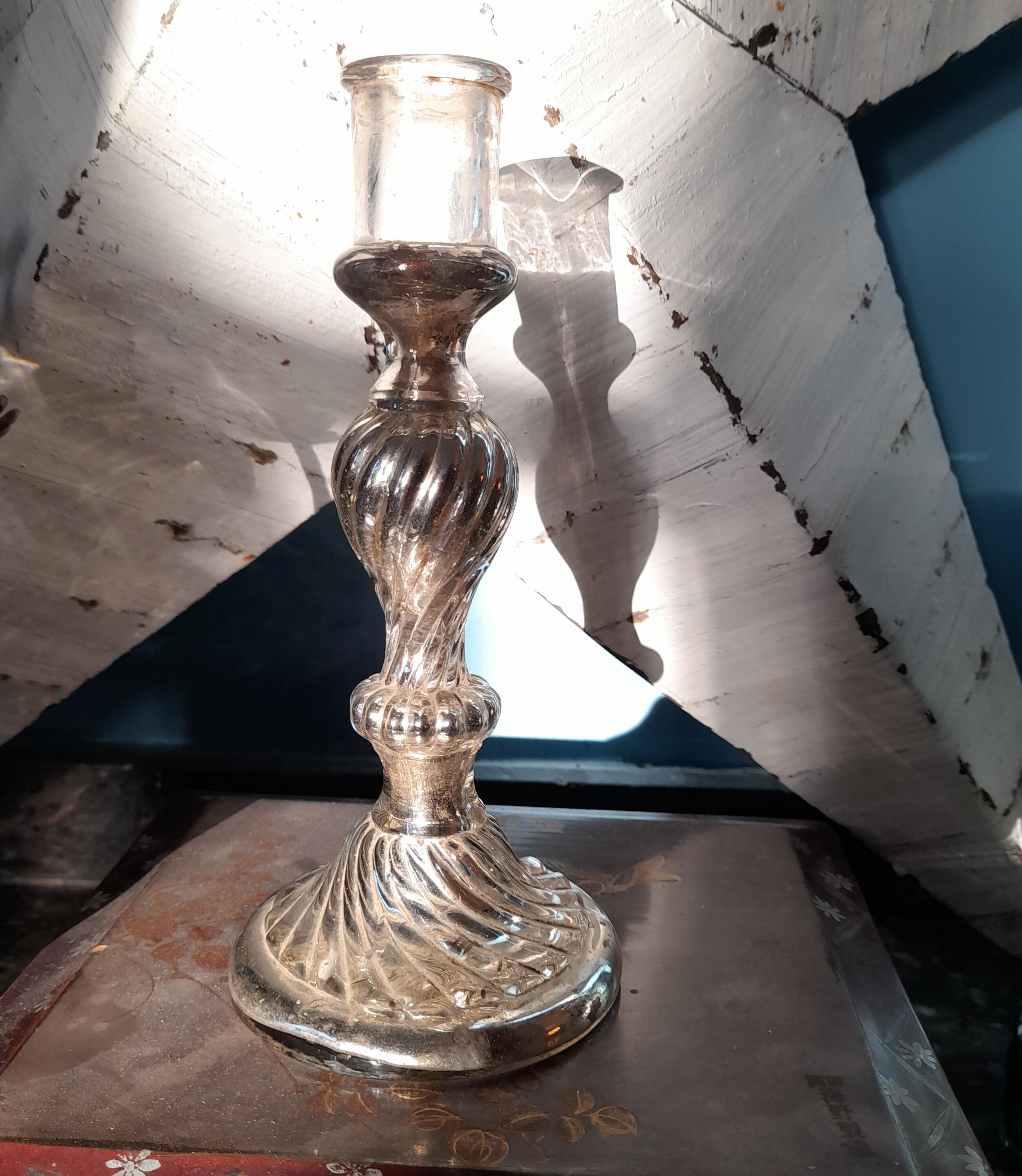 Candle holder eglomized glass