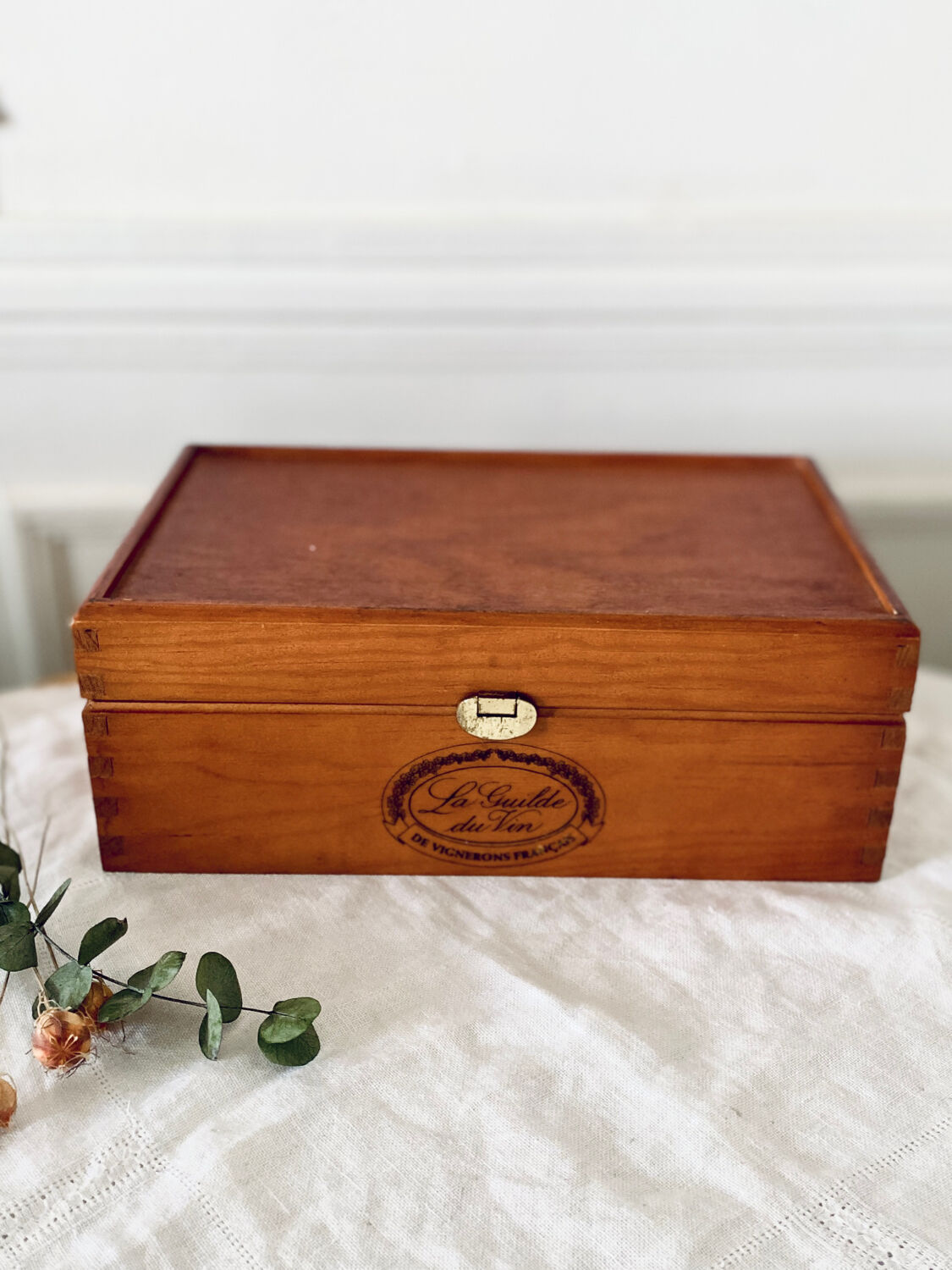 Wine crate wooden box with lid