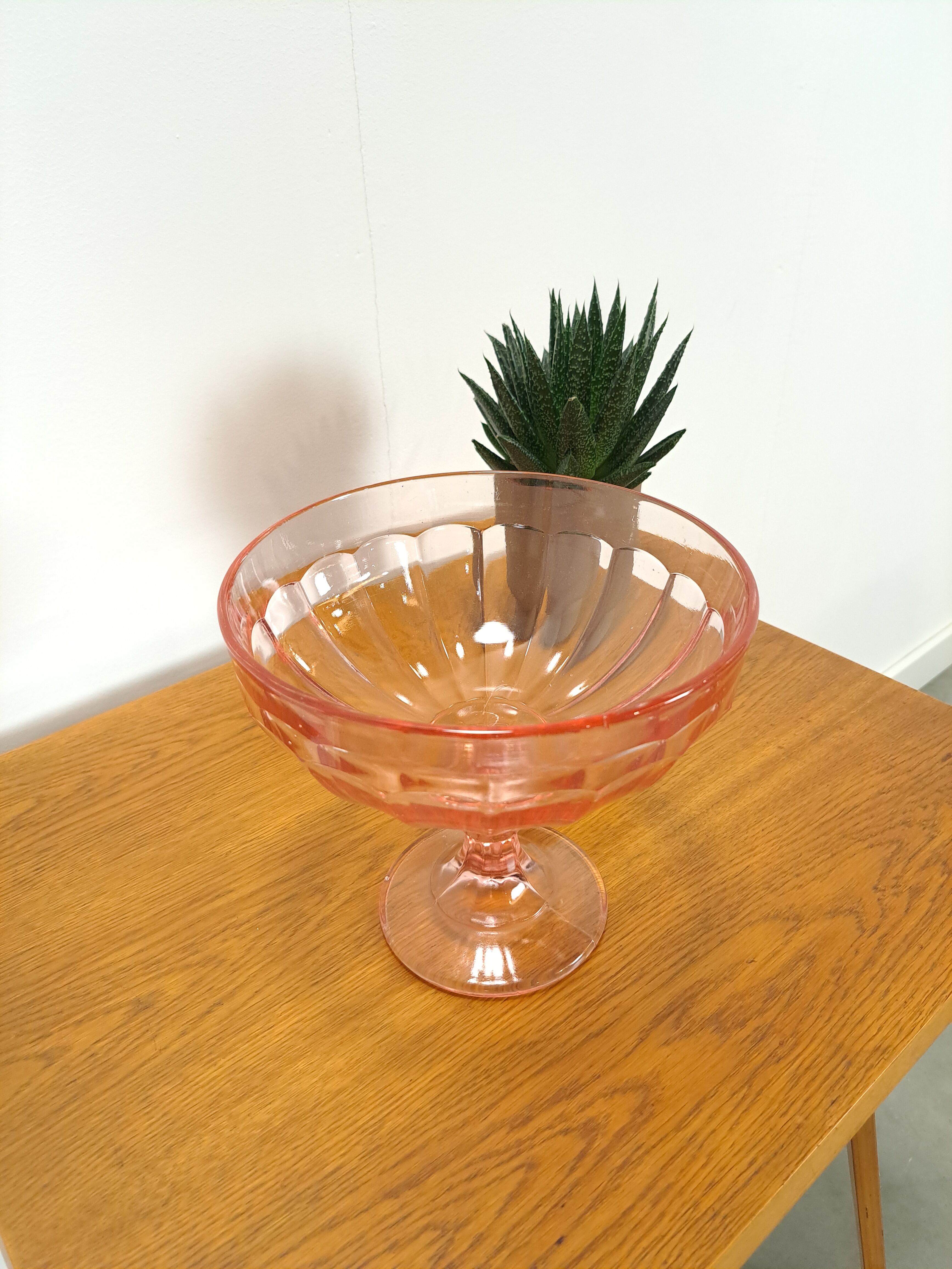 Pink glass bowl on base vintage