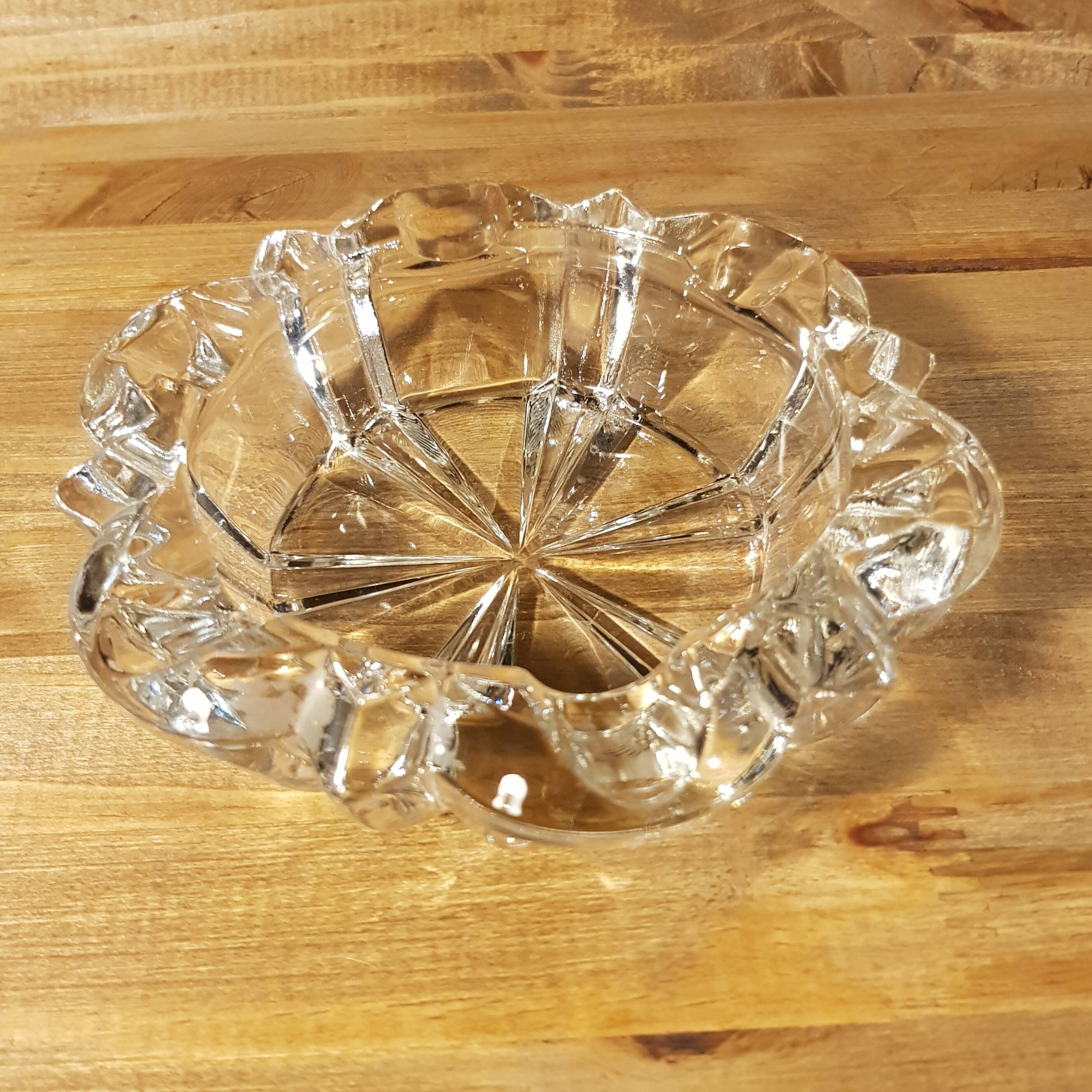 Thick glass ashtray or pocket