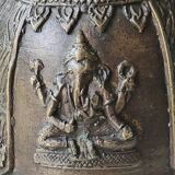 Cloche de temple antique/décor lord ganesh feng-shui. en bronze patiné brune