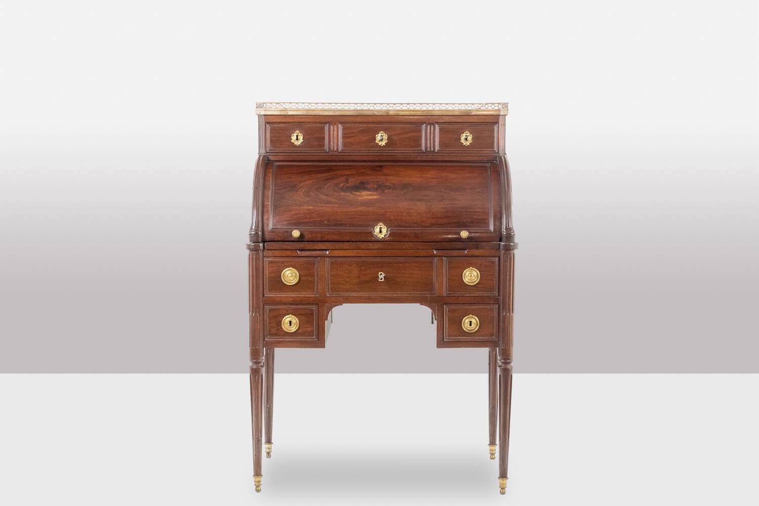 Desk – or secretary, cylinder, mahogany. Late 18th century period.