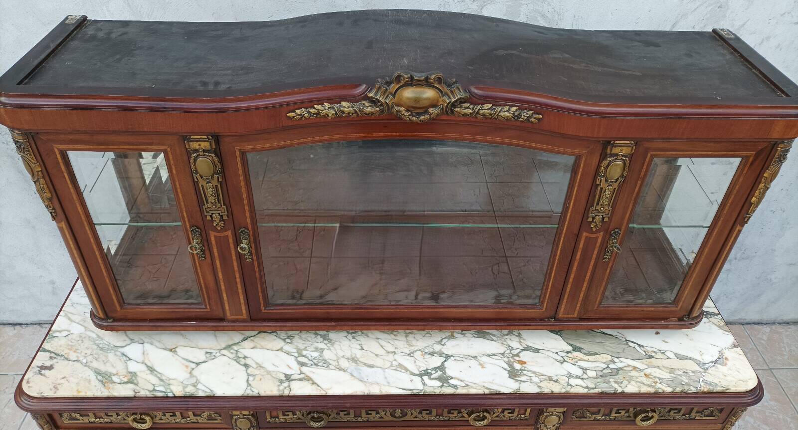Louis XVI buffet in mahogany veneer and marquetry