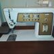Meuble et sa machine a coudre singer 700