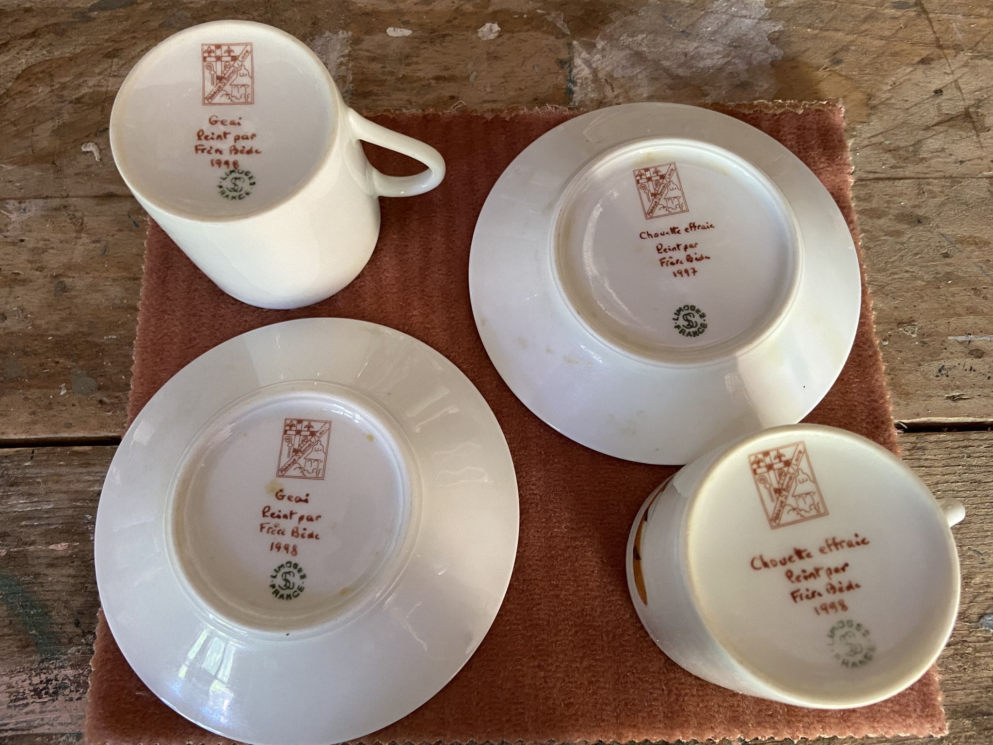 Deux tasses en porcelaine monastiques