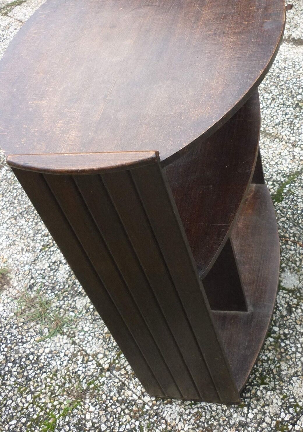Art-Deco oval brown harness with shelves