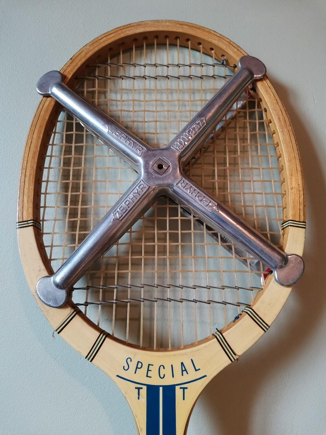 Vintage wooden tennis racket special t Victor Clément metal structure Zephyr