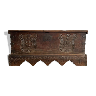 Wedding chest, coat of arms motifs, circa 1600