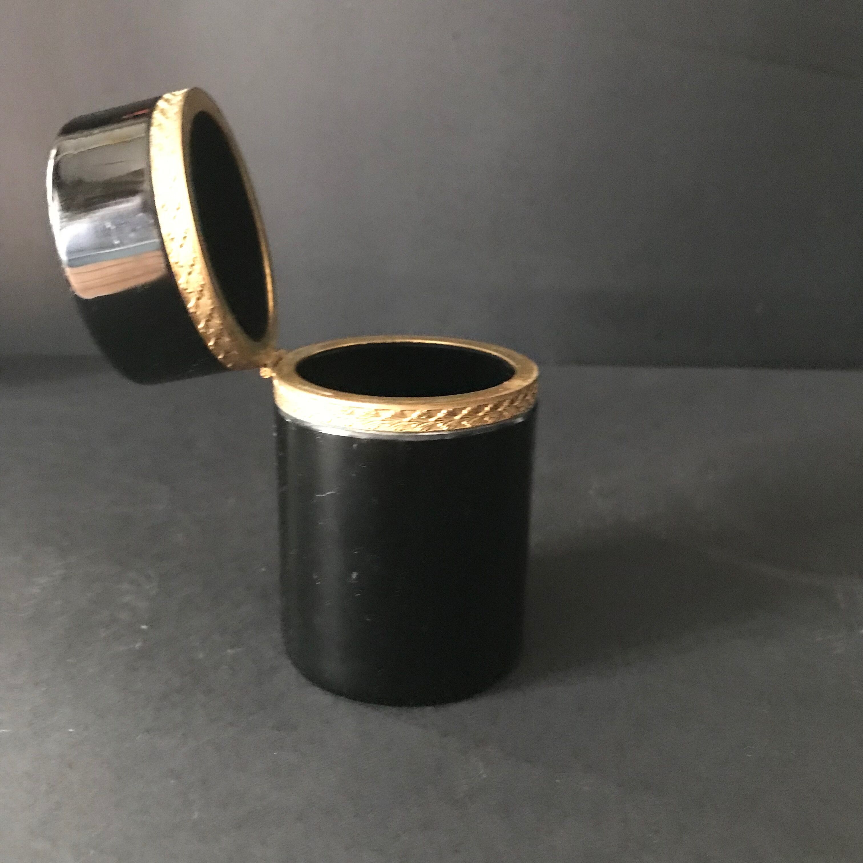 Black round box made of Murano glass