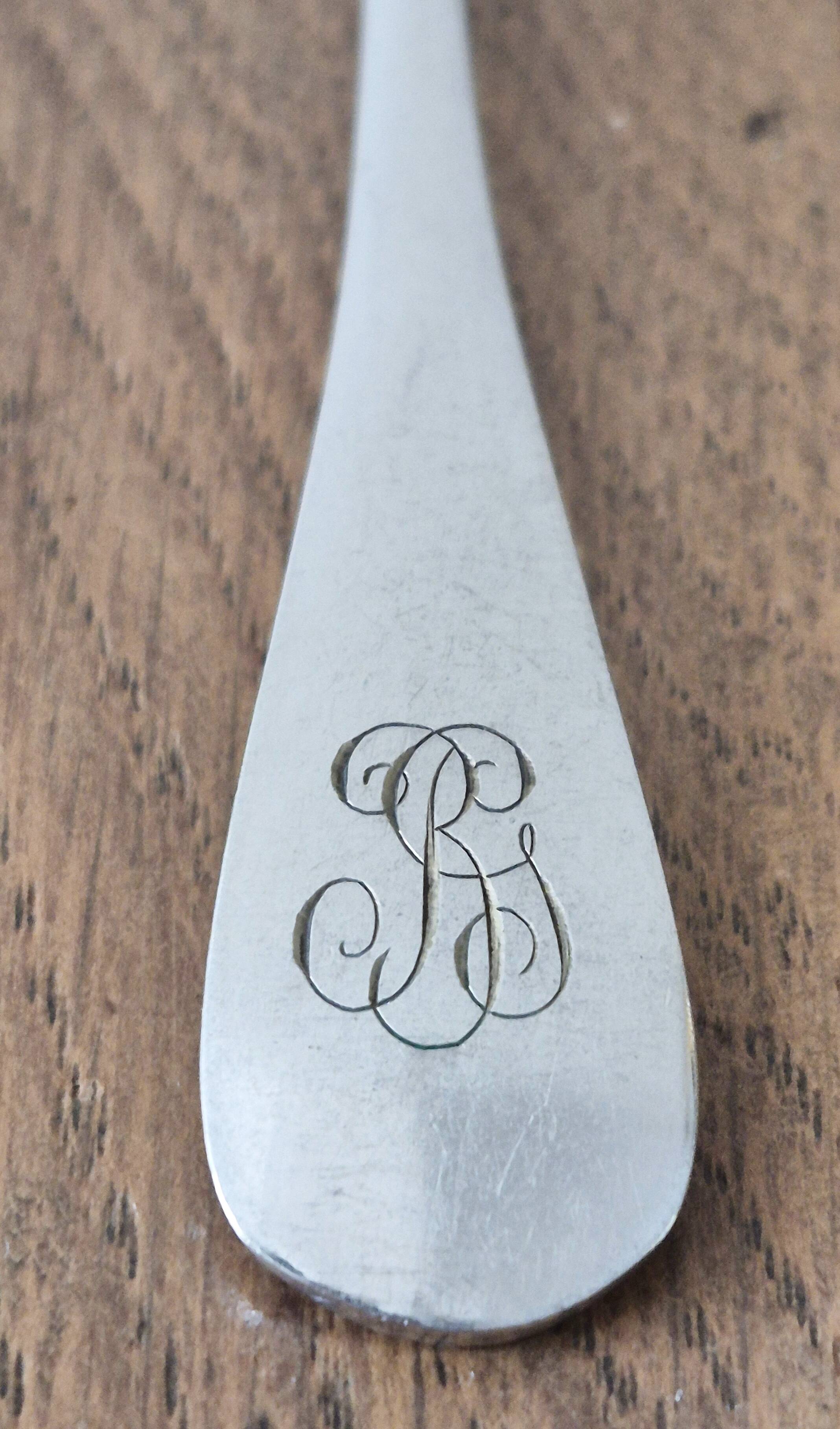Dessert spoons, silver coffee spoons, small Baguette spoons.