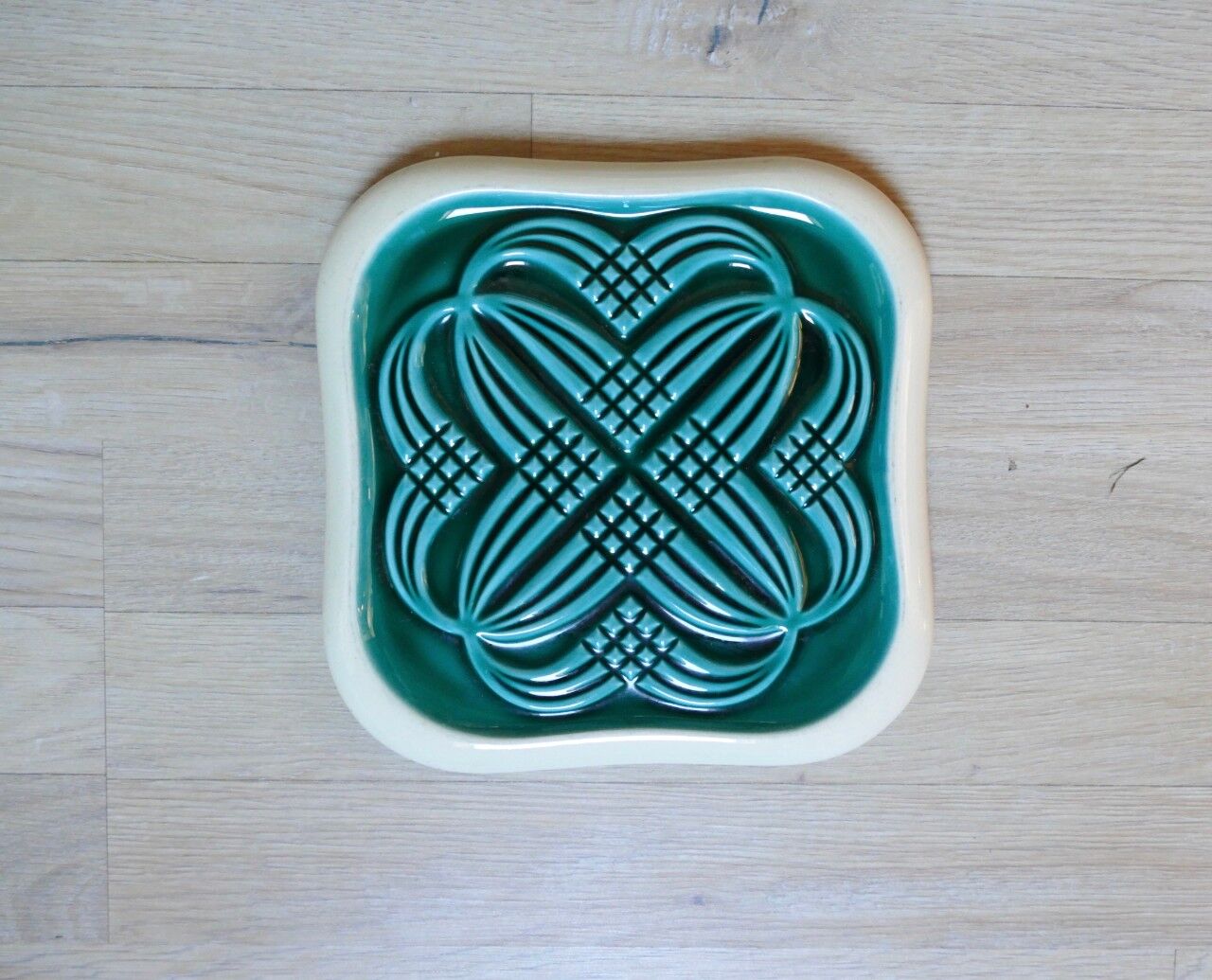 Under the plate and under glass