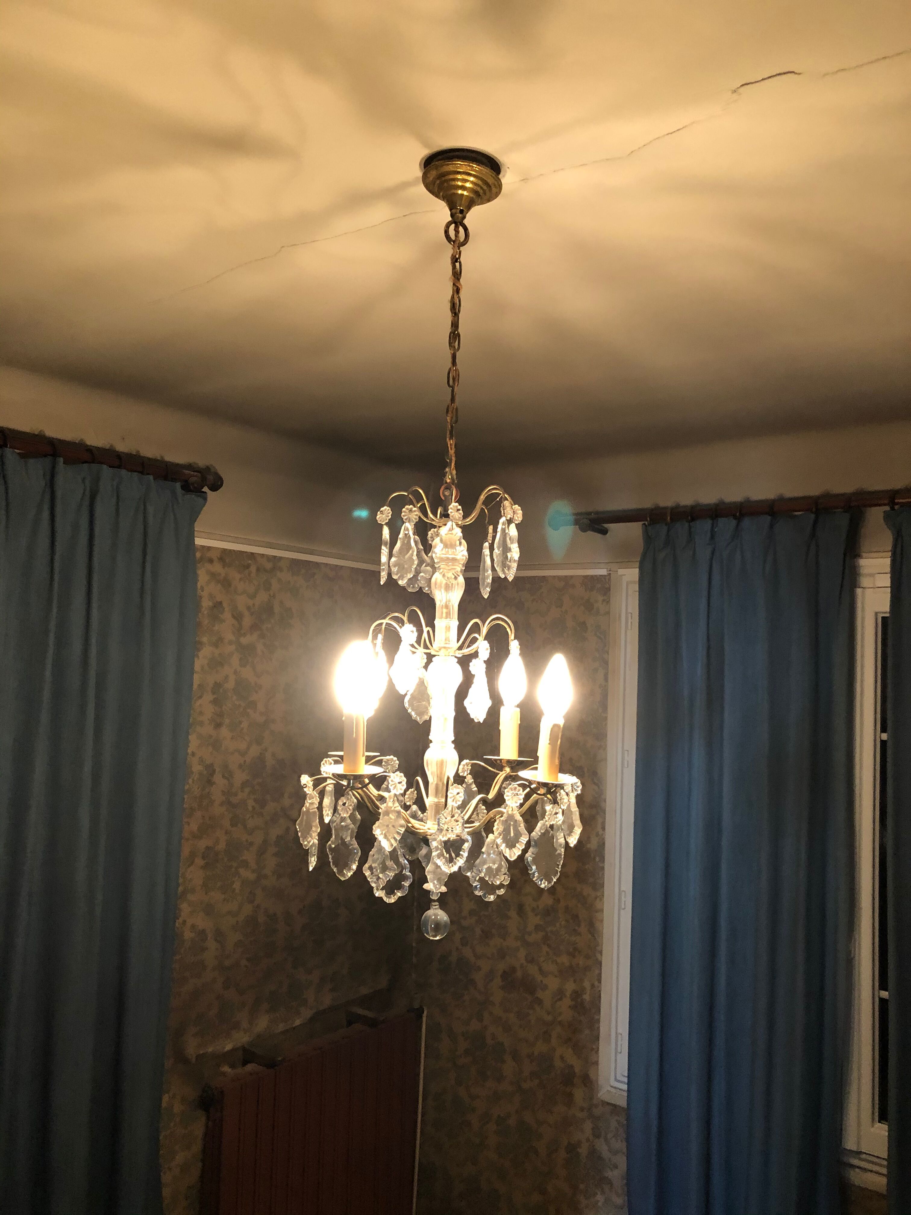 4-light chandelier
