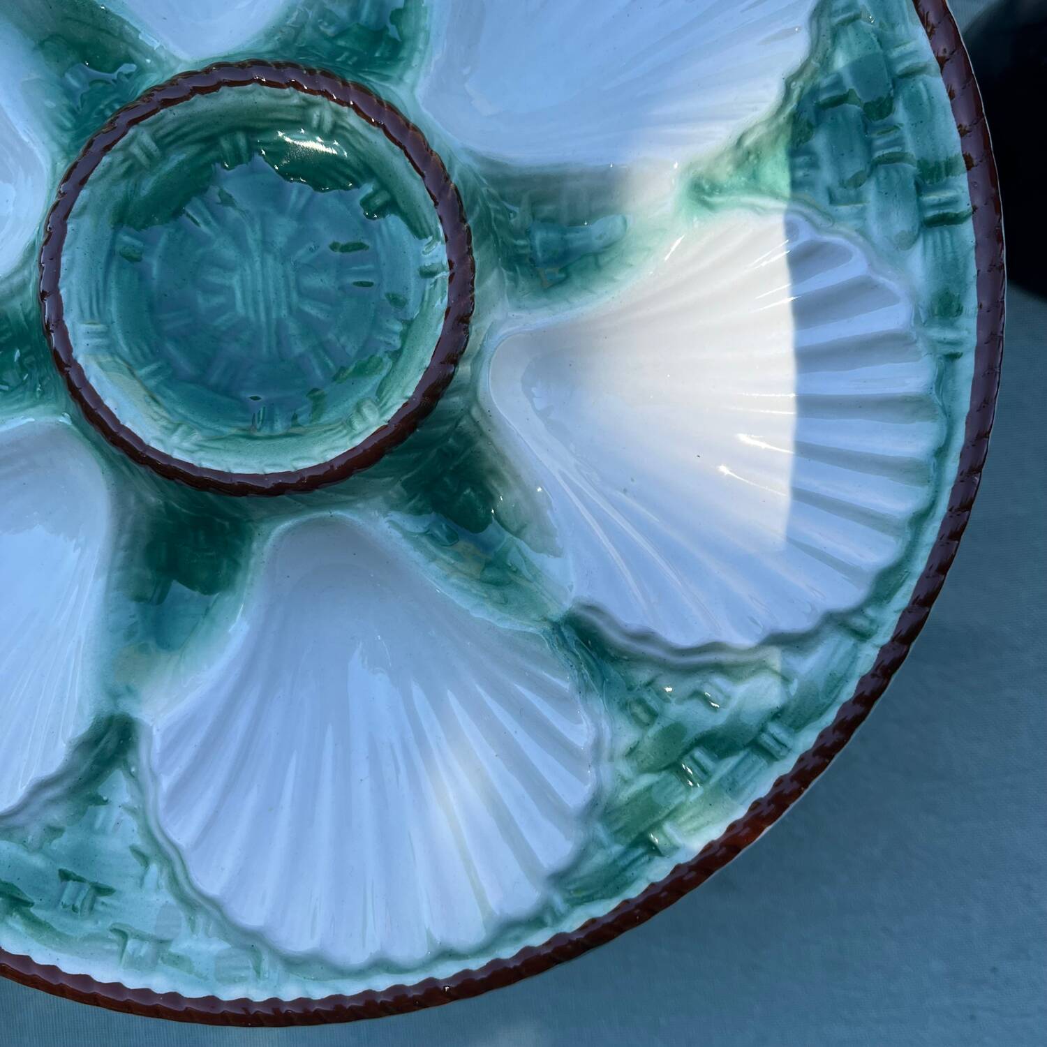 6 Longchamps shell-patterned earthenware plates