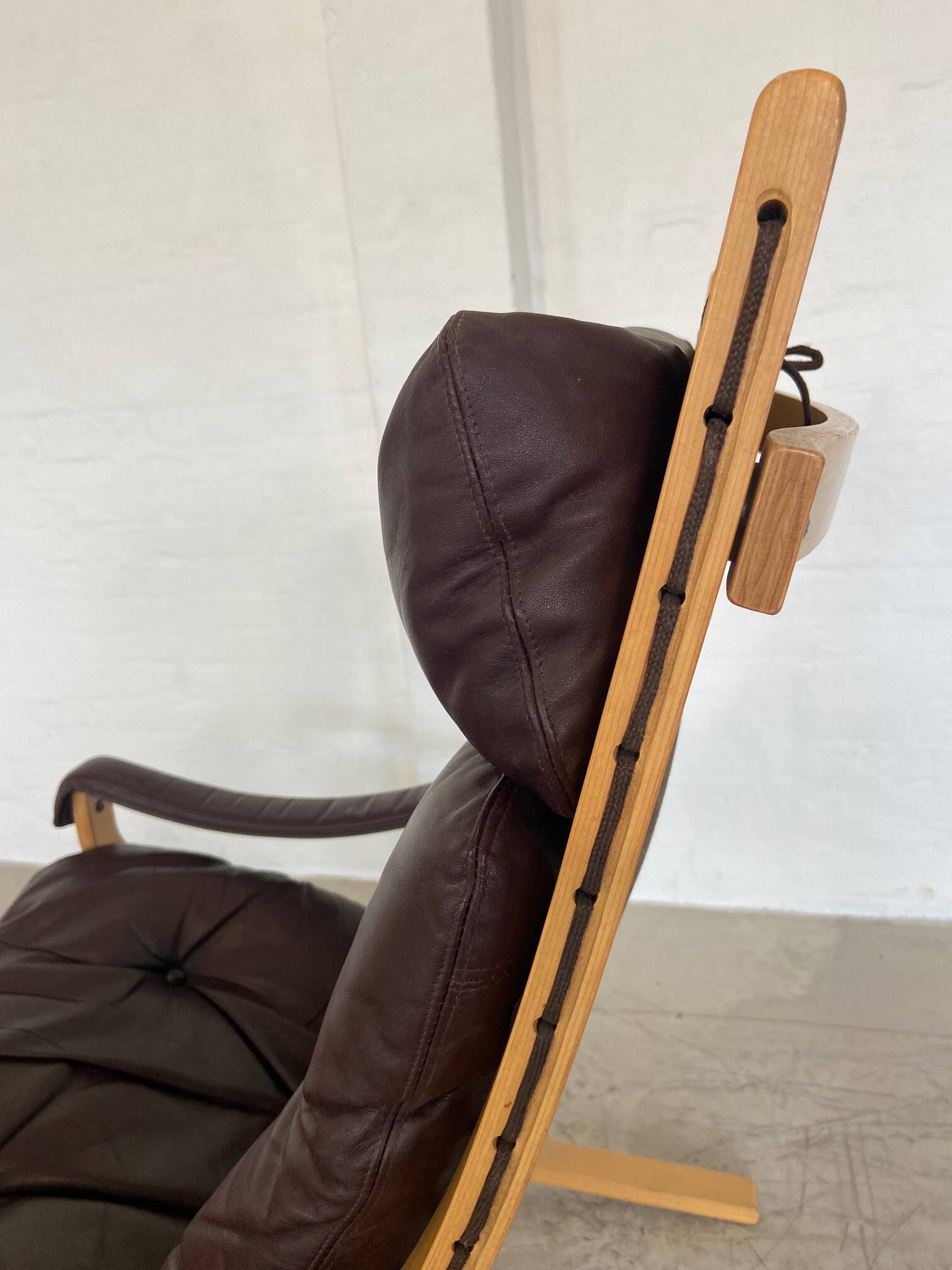 Vintage mid-century scandinavian brown leather lounge chair by ingmar relli
