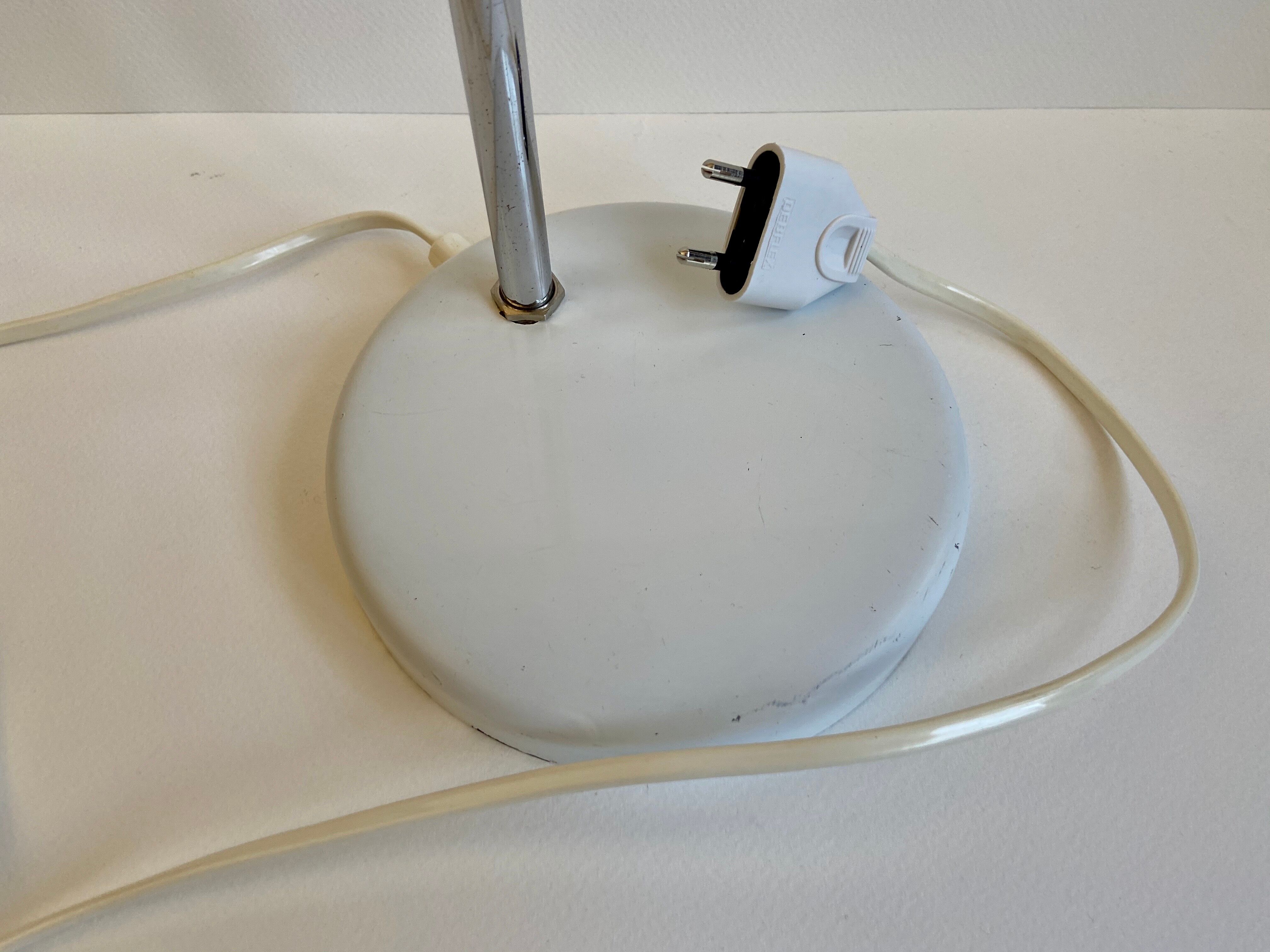 Lampe de bureau en métal blanc