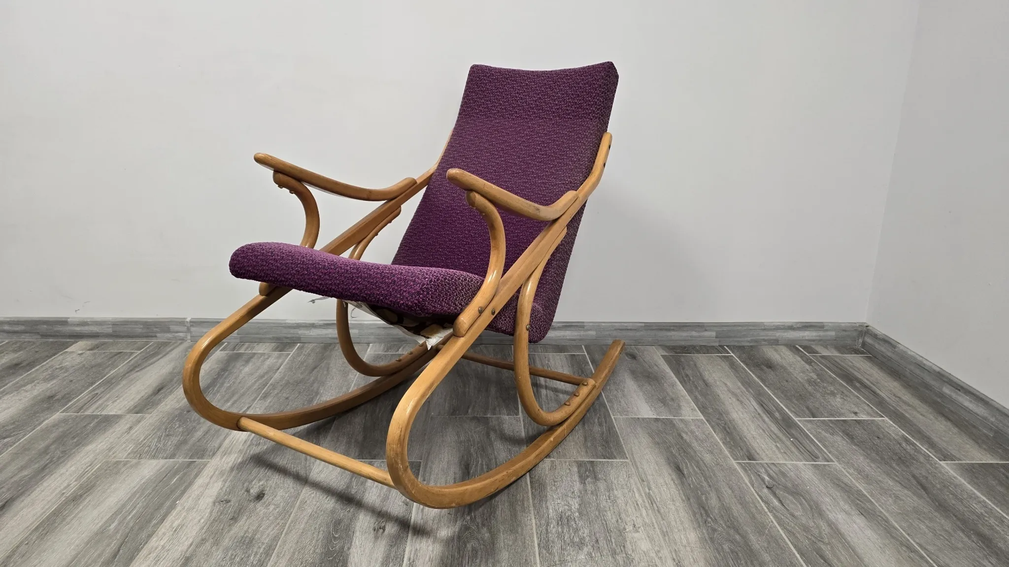 Chaise berçante de Ton