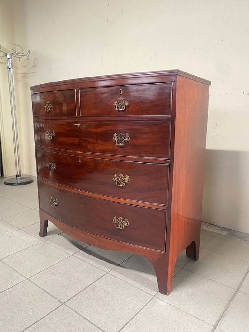 Commode de style Régence italien des années 1950