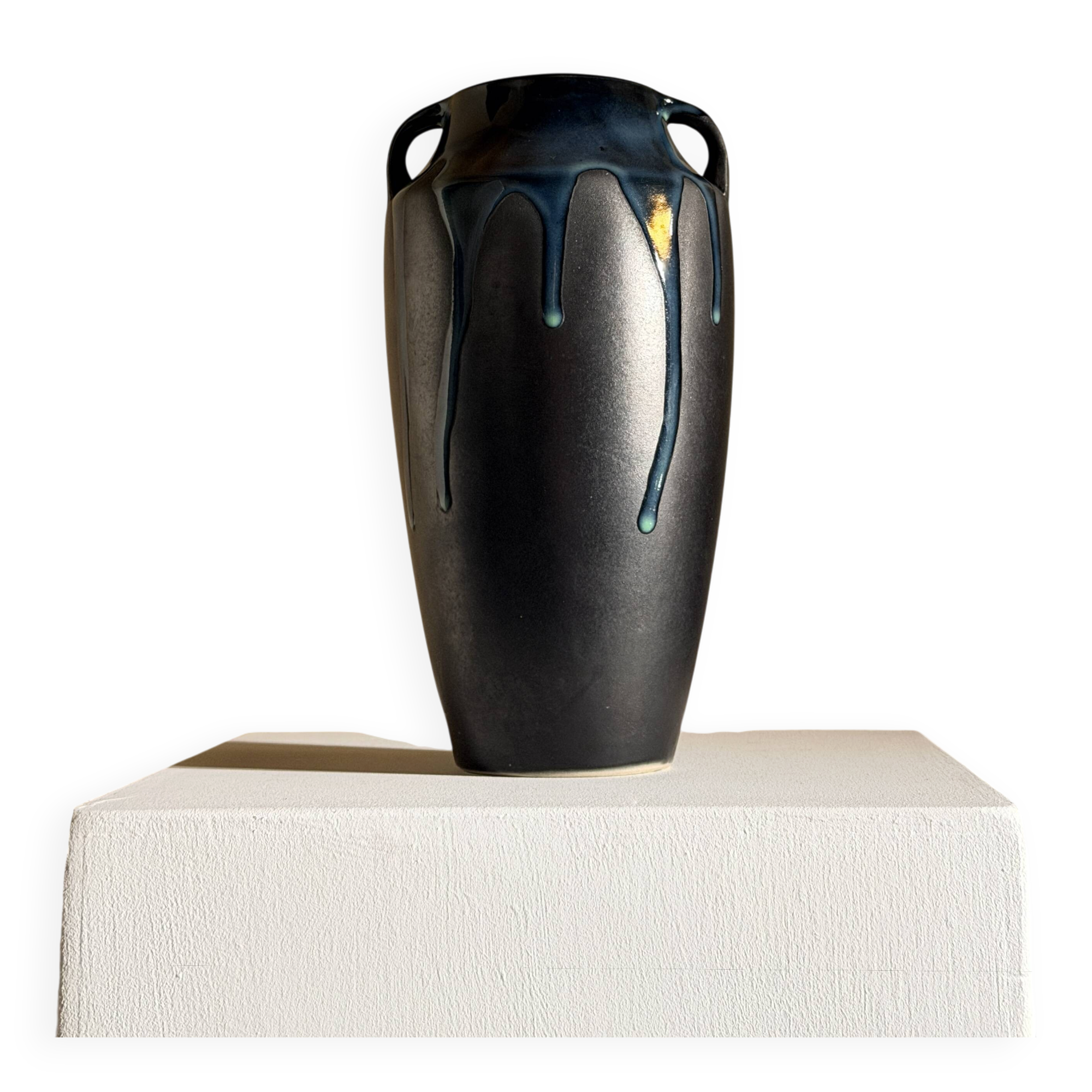 Large Art Deco vase with handles by Alfred Lebret, France, circa 1920.
