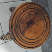 Ancien petit tabouret tripode bois massif vintage ferme
