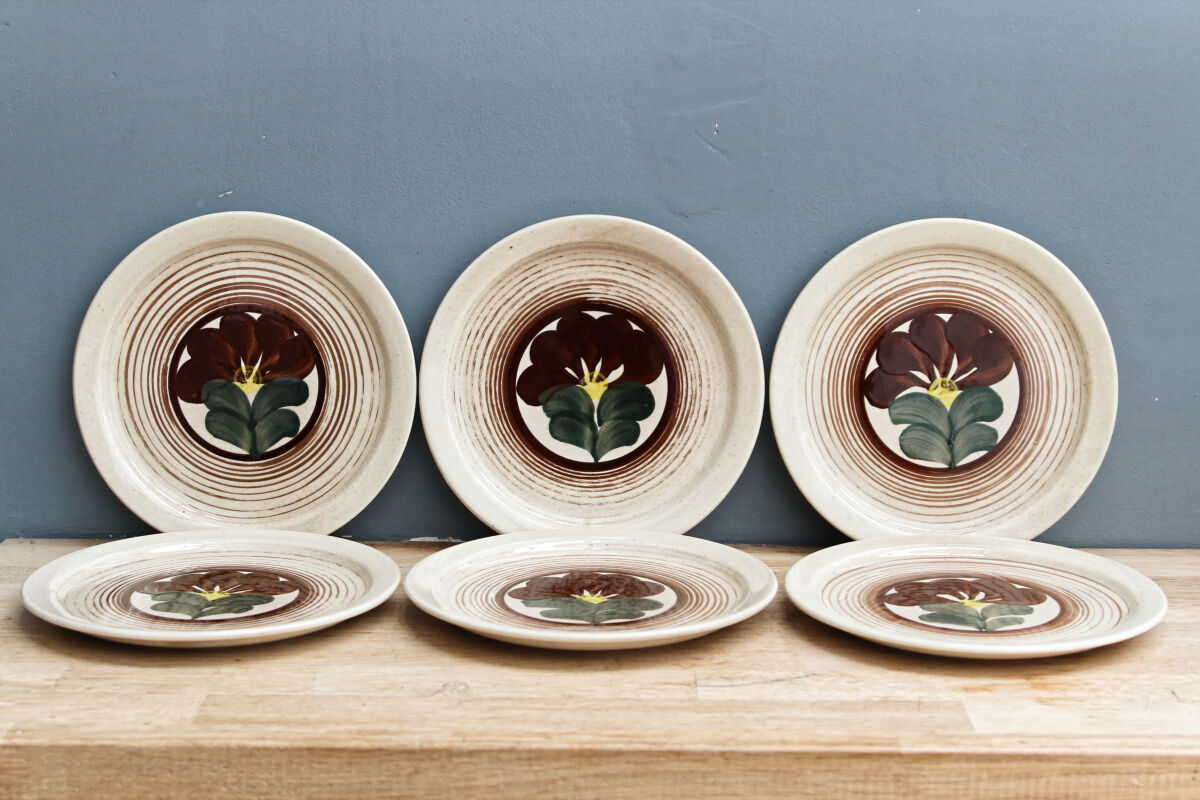 Set of 6 vintage dessert plates