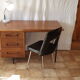 Bureau vintage en chêne sur pieds épingle 1950
