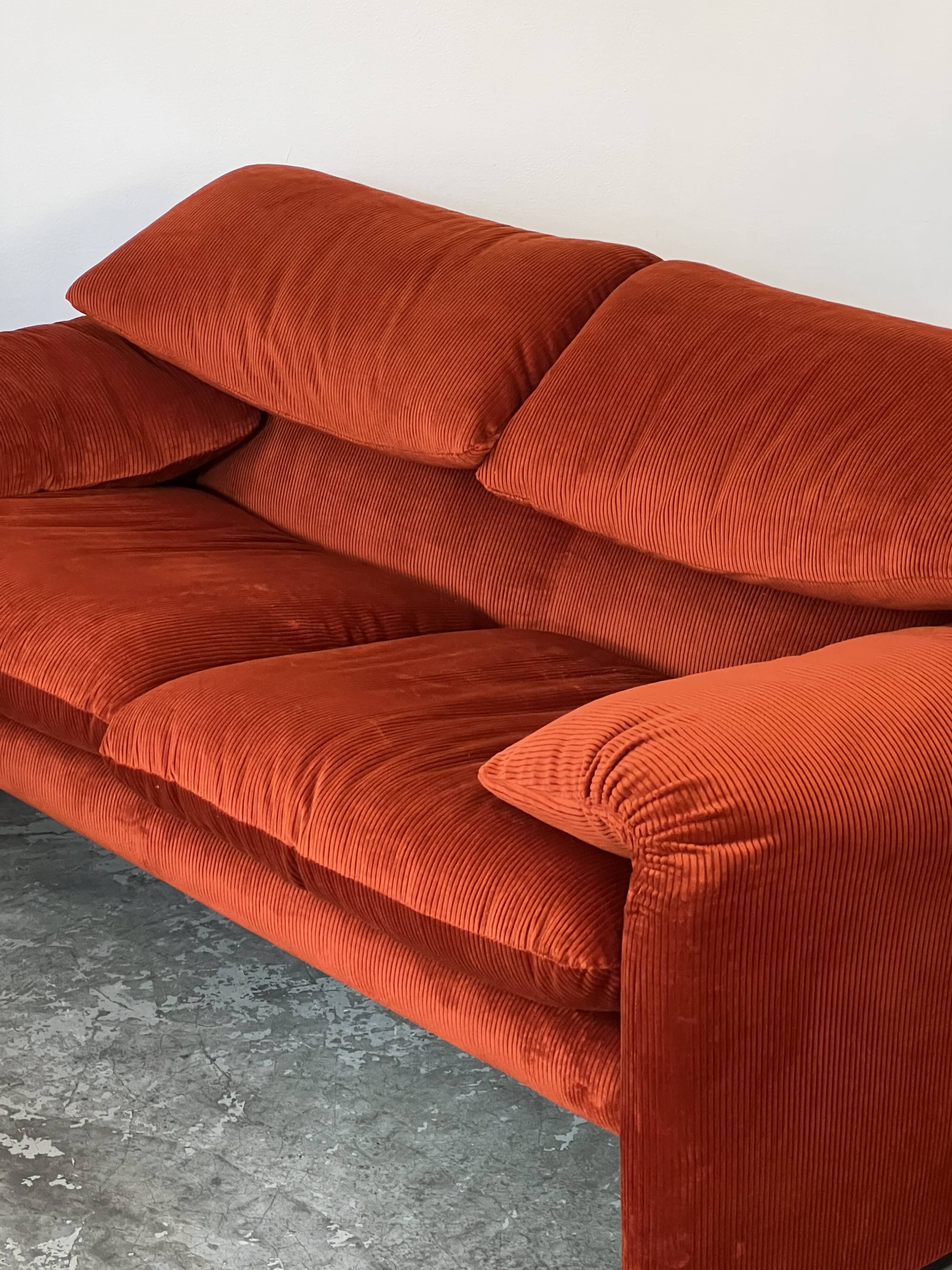Maralunga 2-seater sofa by Vico Magistretti for Cassina Italy 1973