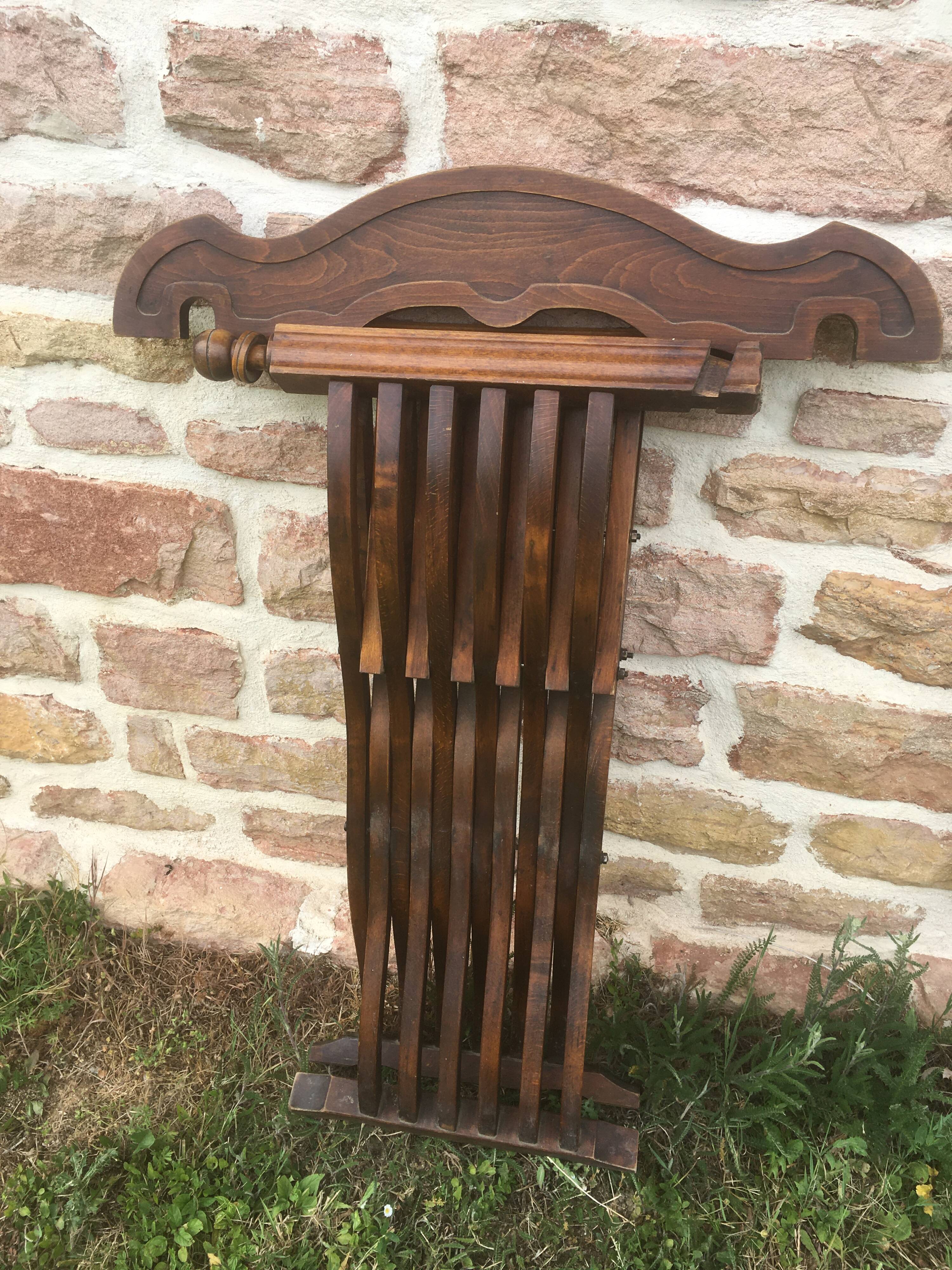 Dagobert armchair or folding walnut curule