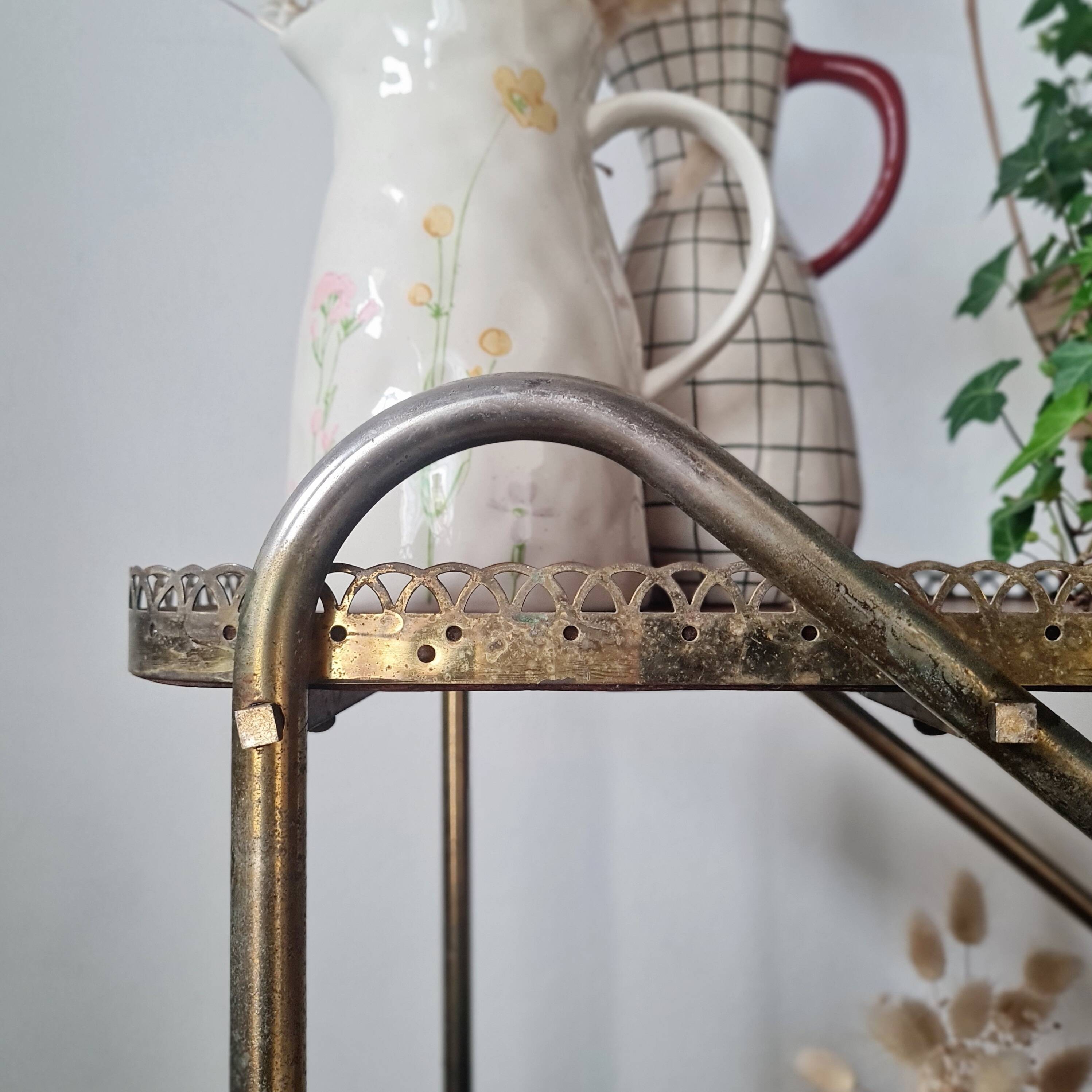 Vintage 1950s dessert bar - Gold metal and wood formica trays