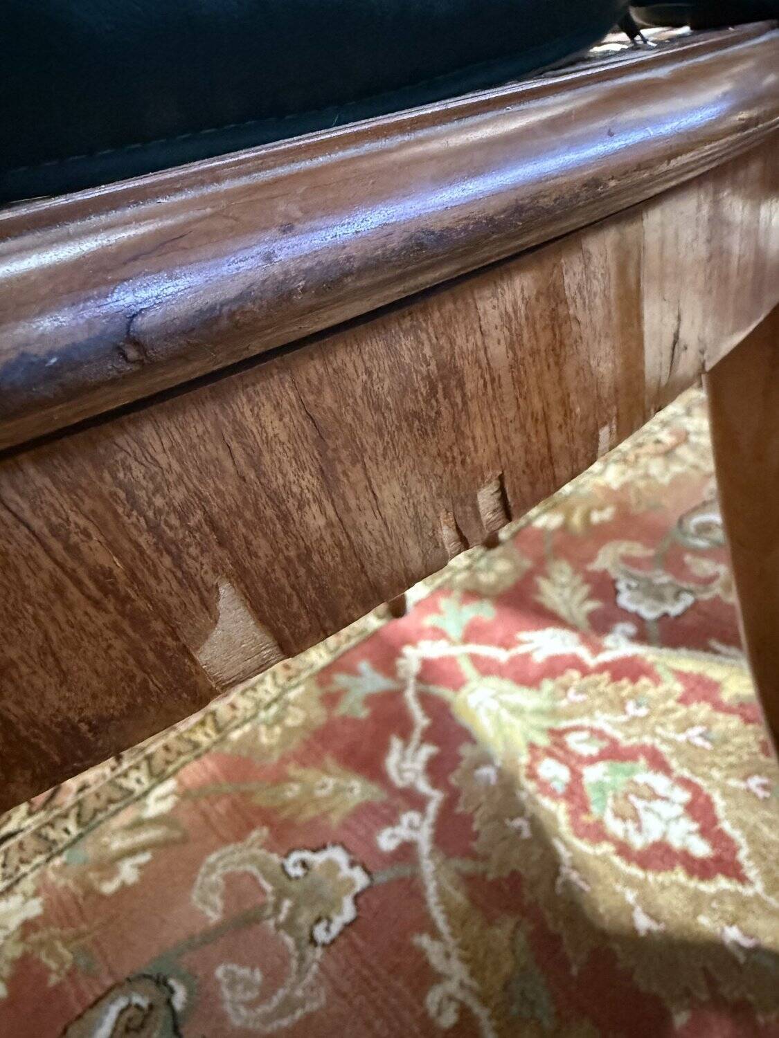 Set of 4 chairs and 2 English armchairs.