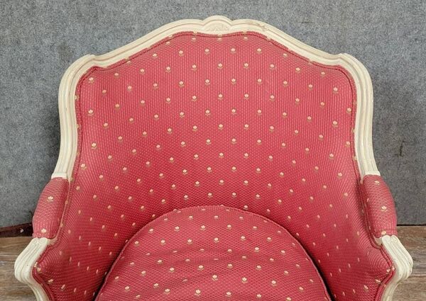 Très importante bergère de forme galbée style louis XV en bois laqué