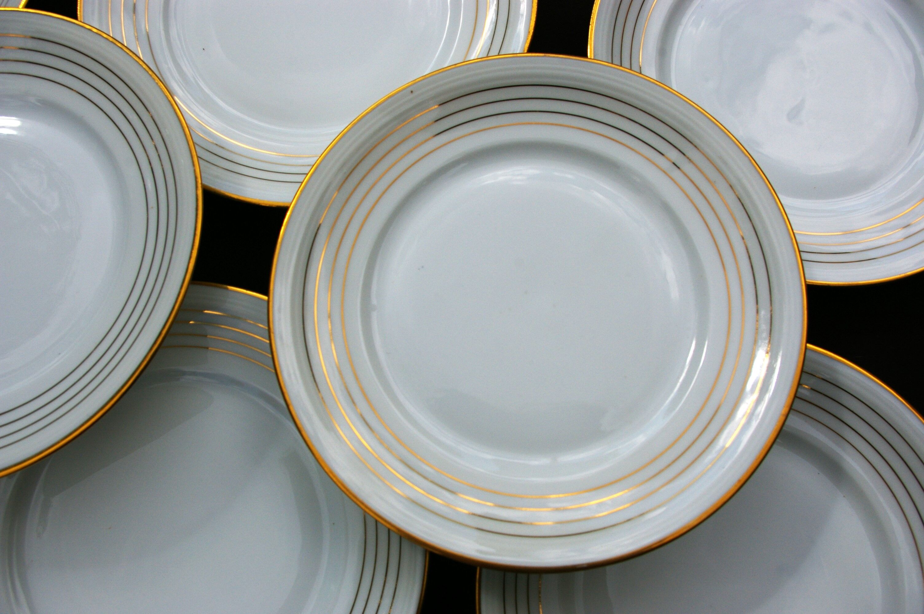 11 Dessert Plates in White Porcelain and Art Deco Gold
