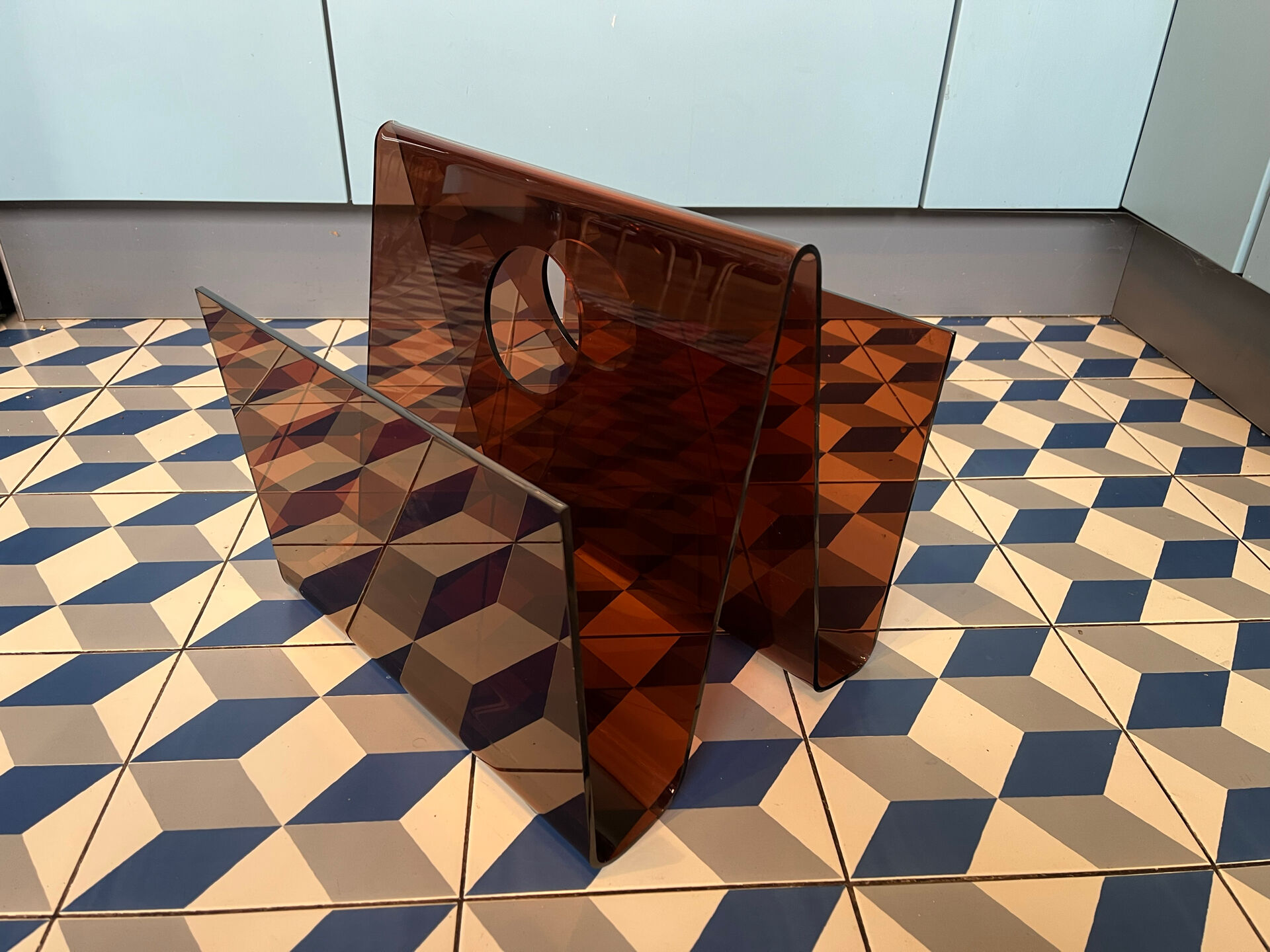 Magazine holder Michel Dumas smoked Plexiglas