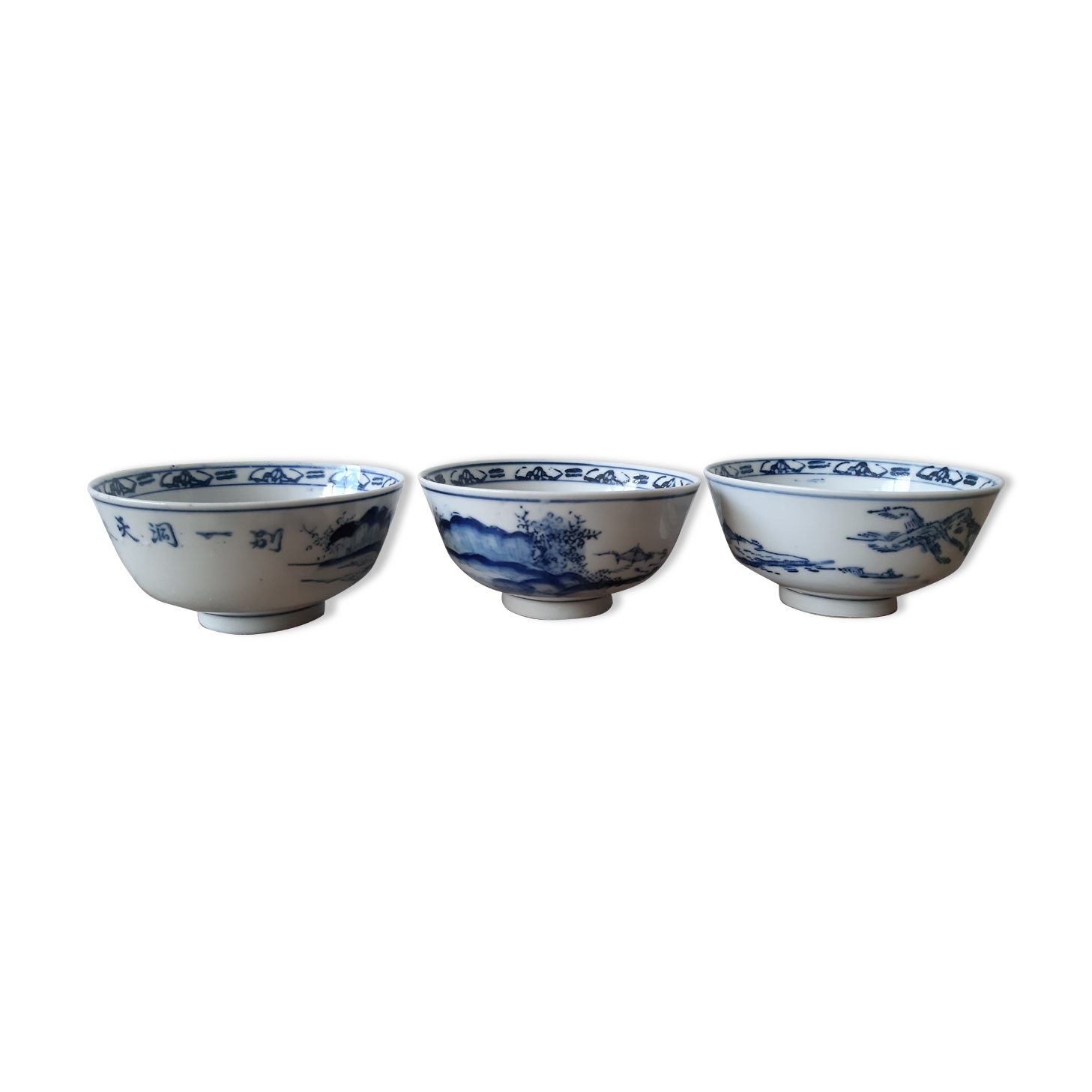 3 bowls of Chinese art in blue and white porcelain from the beginning of the 20th century