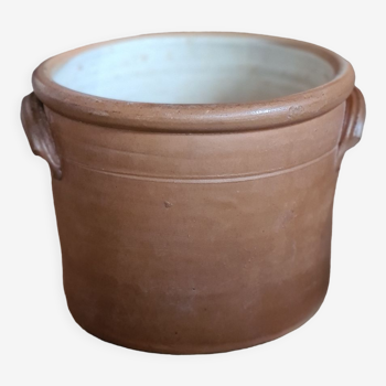 Old sandstone grease pot