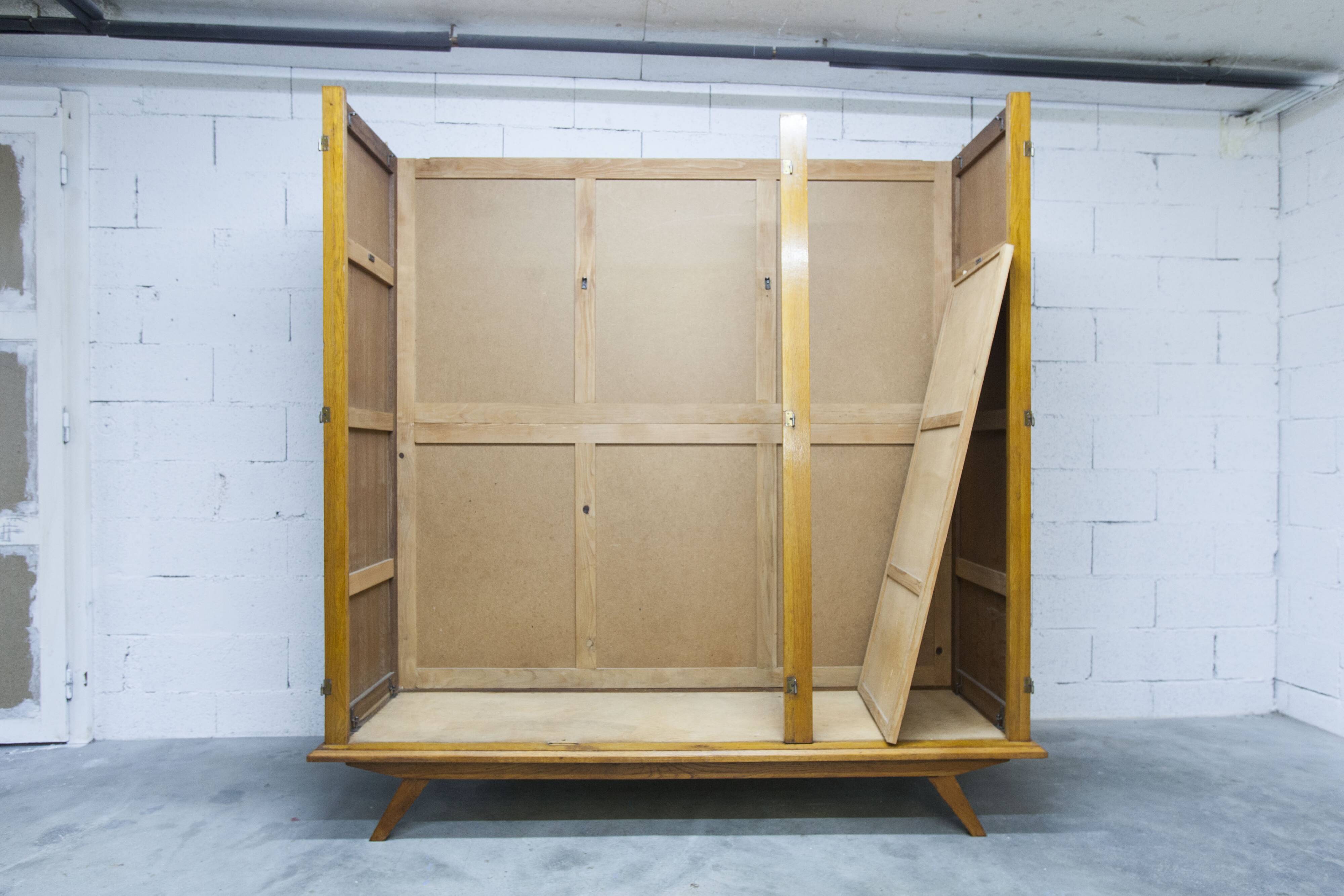 French wardrobe with tapered legs, 3 doors, 120cm hanging rail, new.