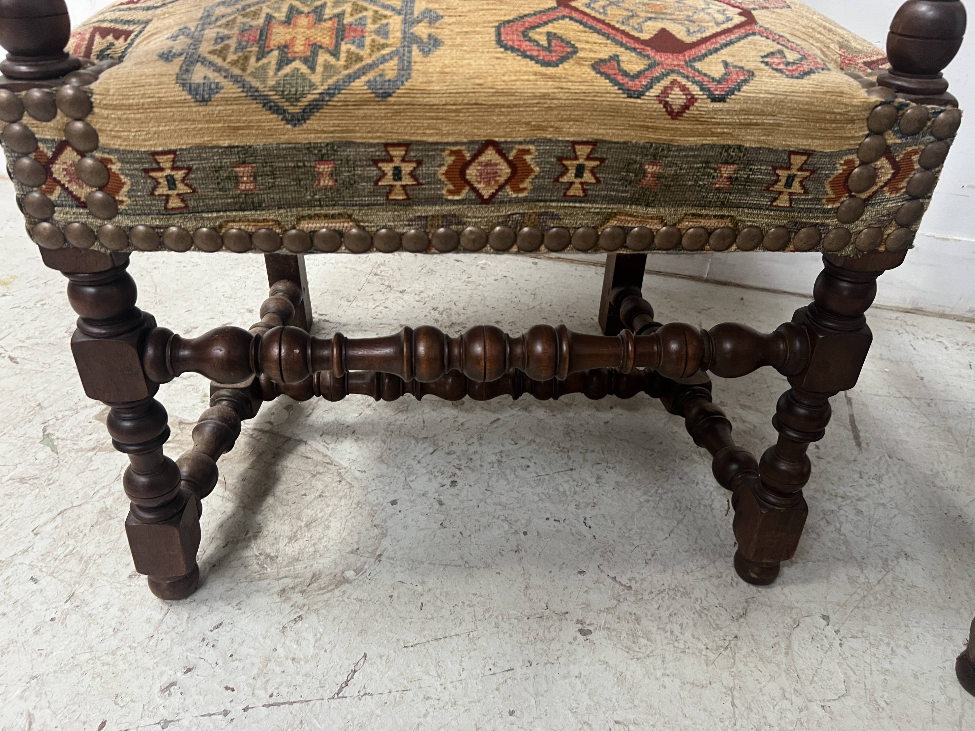 Paire de fauteuils de style Louis XIII a haut dossiers plats XX siècle