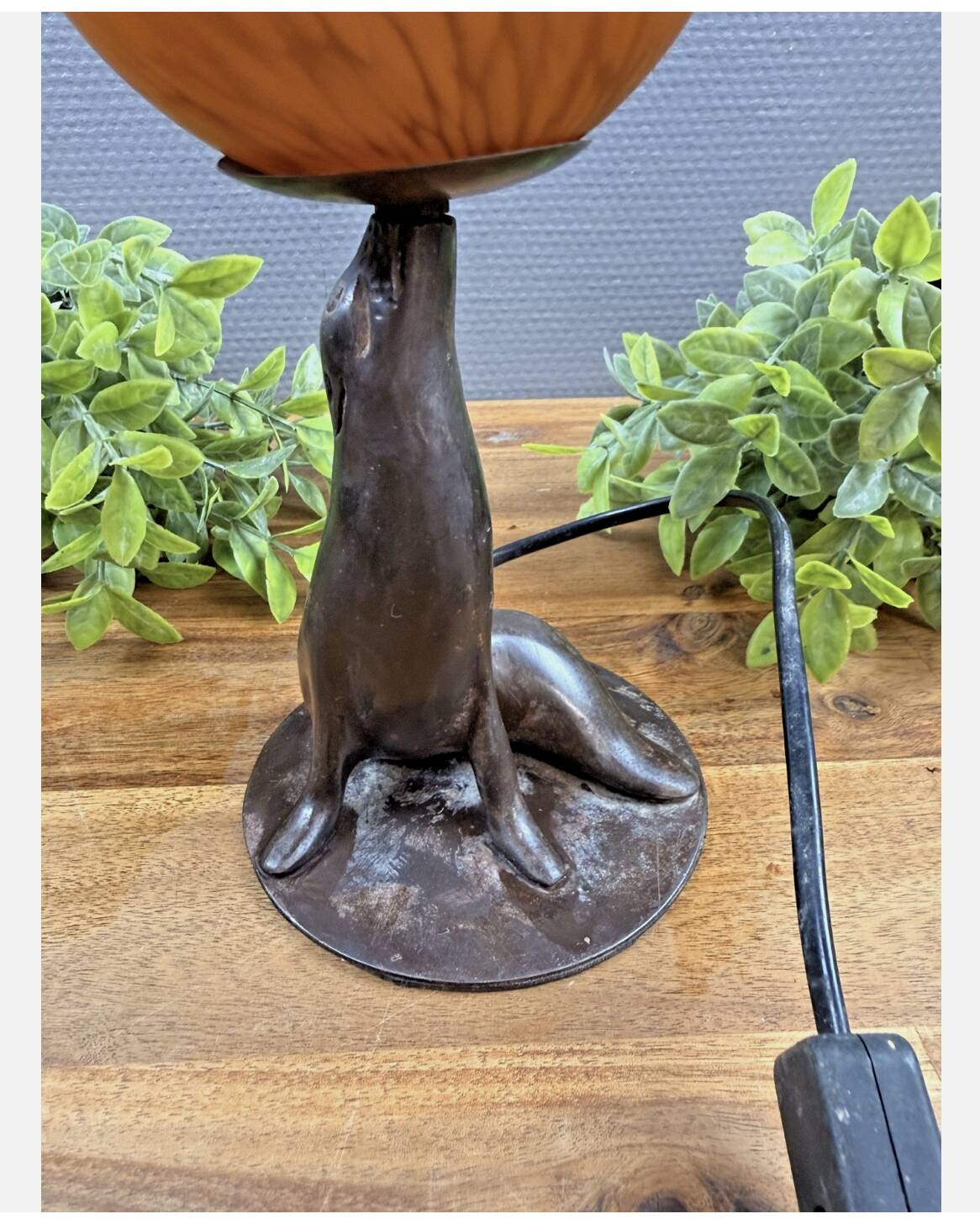 Antique Art Deco lamp – Seal in metal and globe ball in glass paste