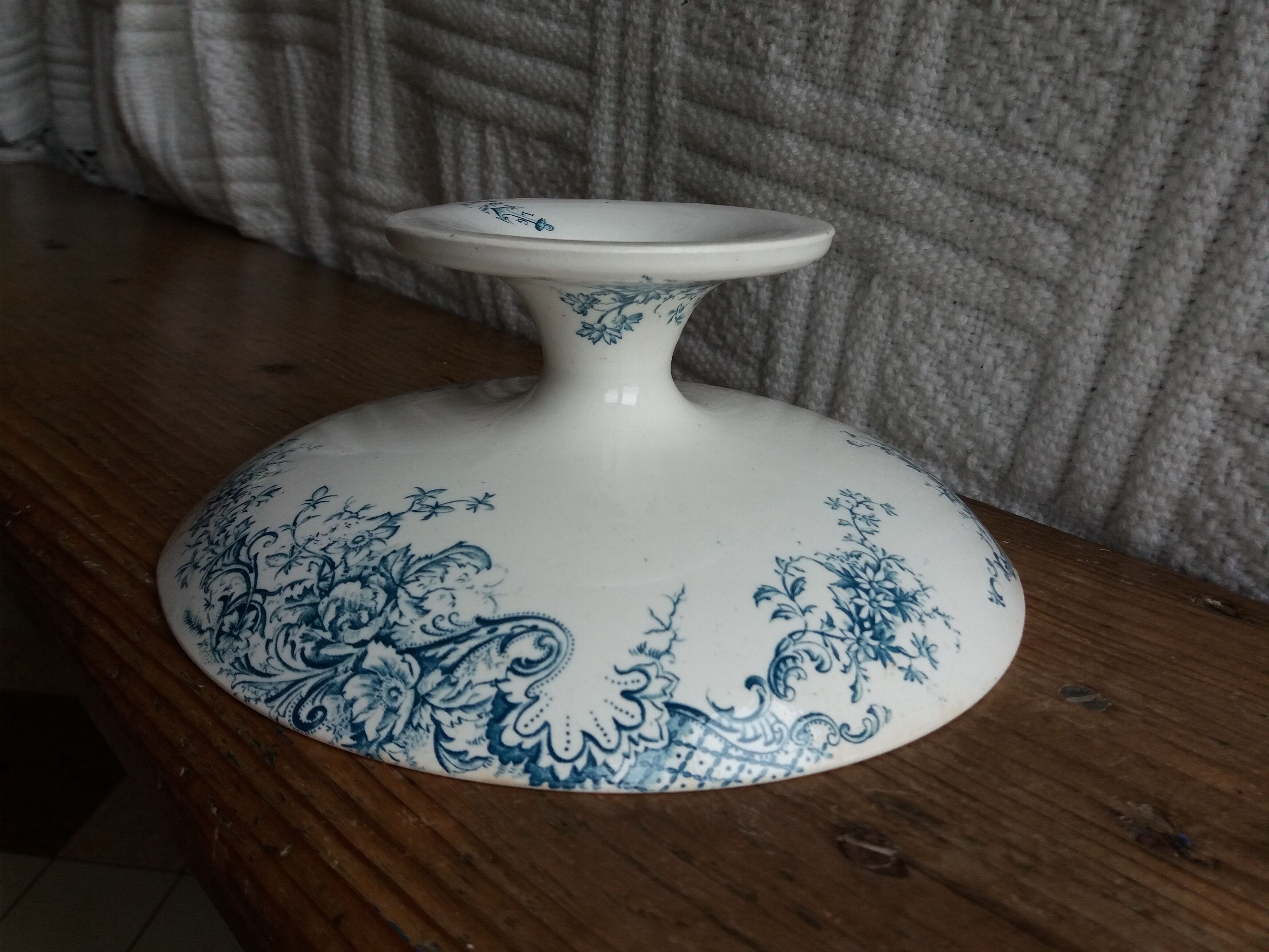 Standing dish 1900 Iron Earth service Anemone