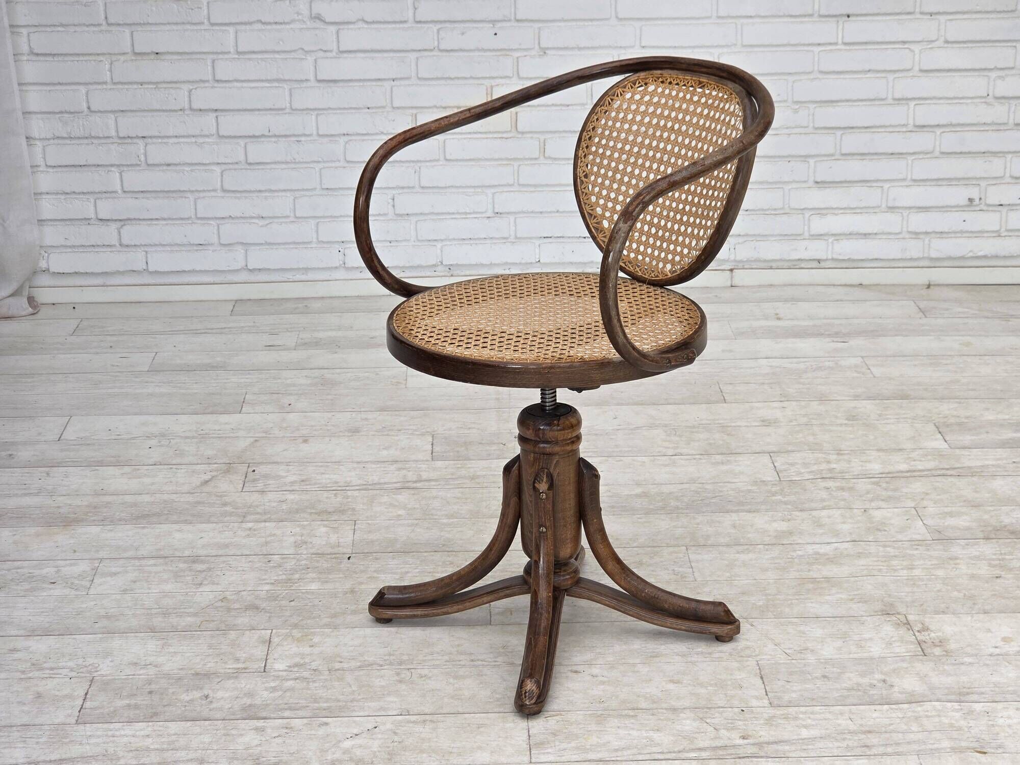 1950s, swivel armchair, bent wood, furniture mesh.