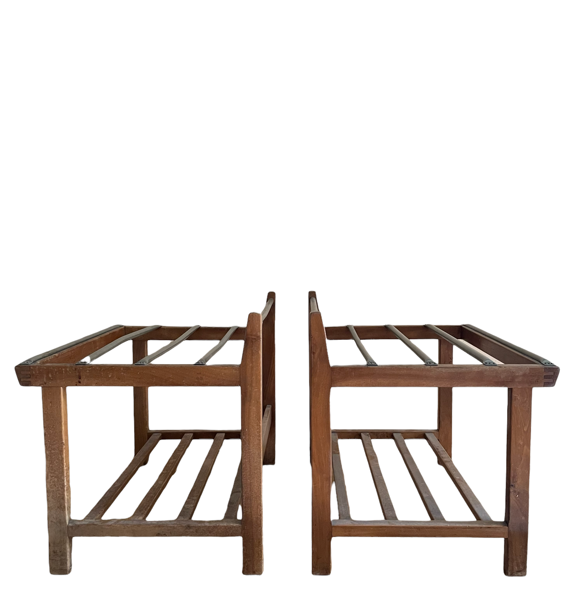 Pair of suitcase holders