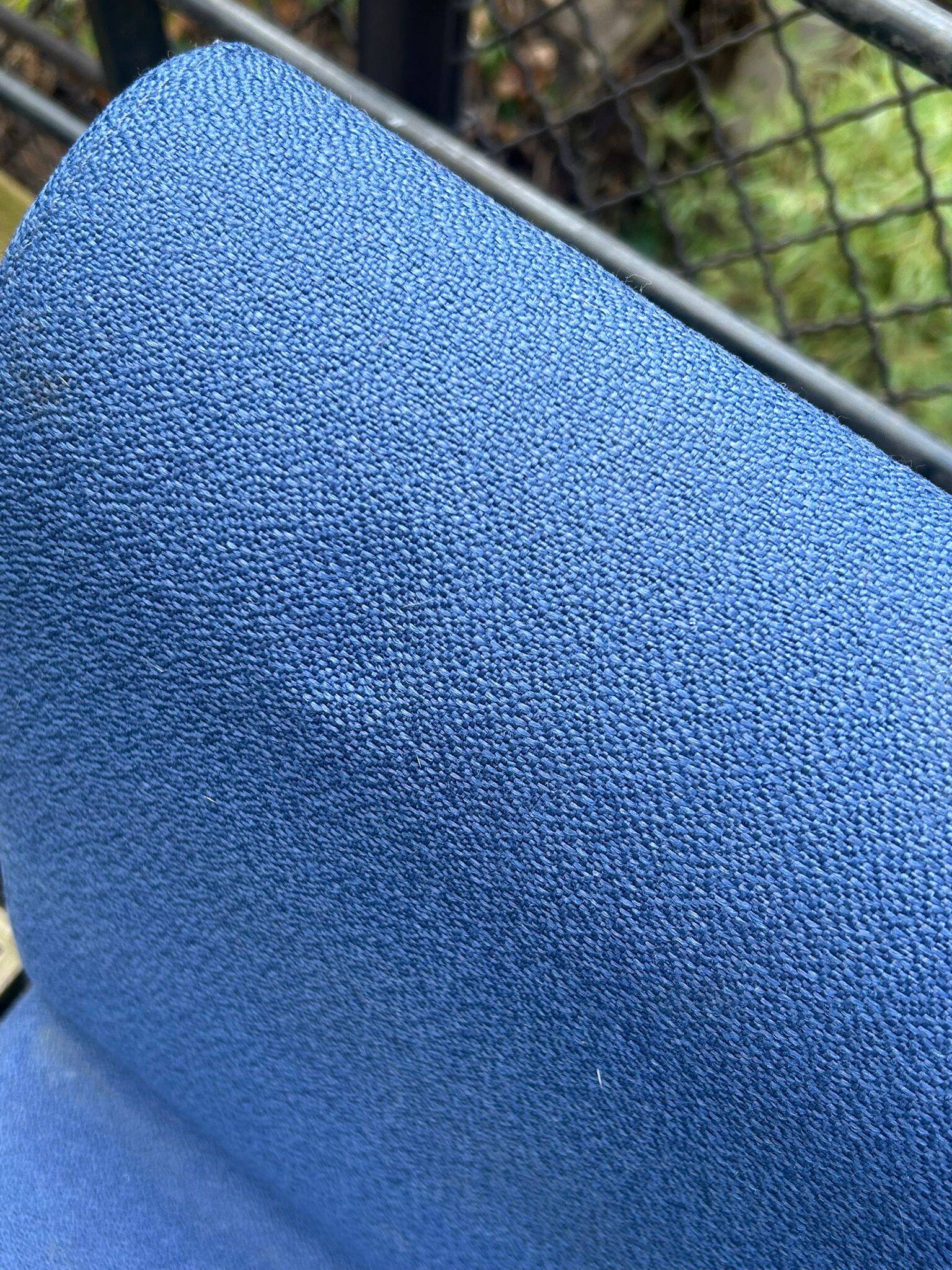 Pair of midnight blue armchairs – contemporary spirit