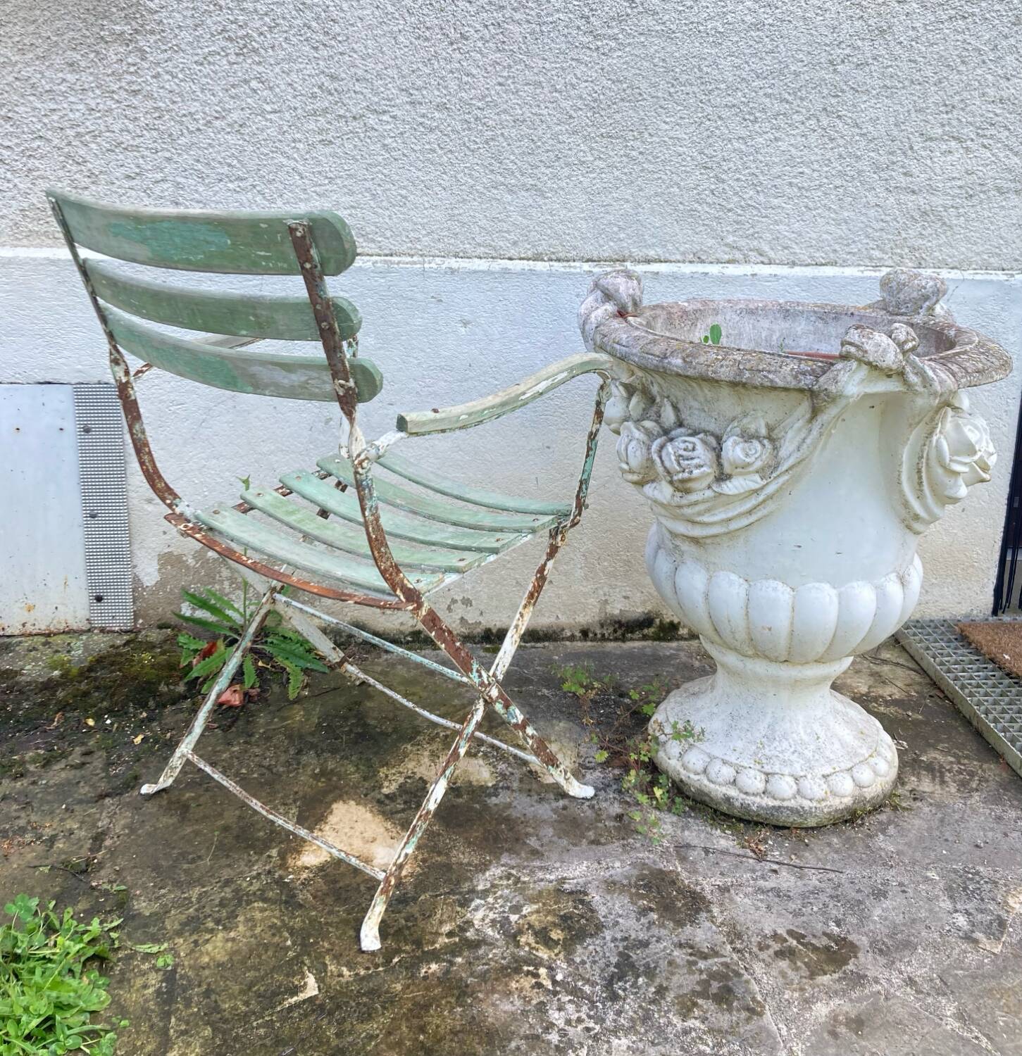 Large 19th century foldable garden armchair in wrought iron and wood