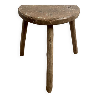 Tabouret trépied de vacher en bois brut ancien